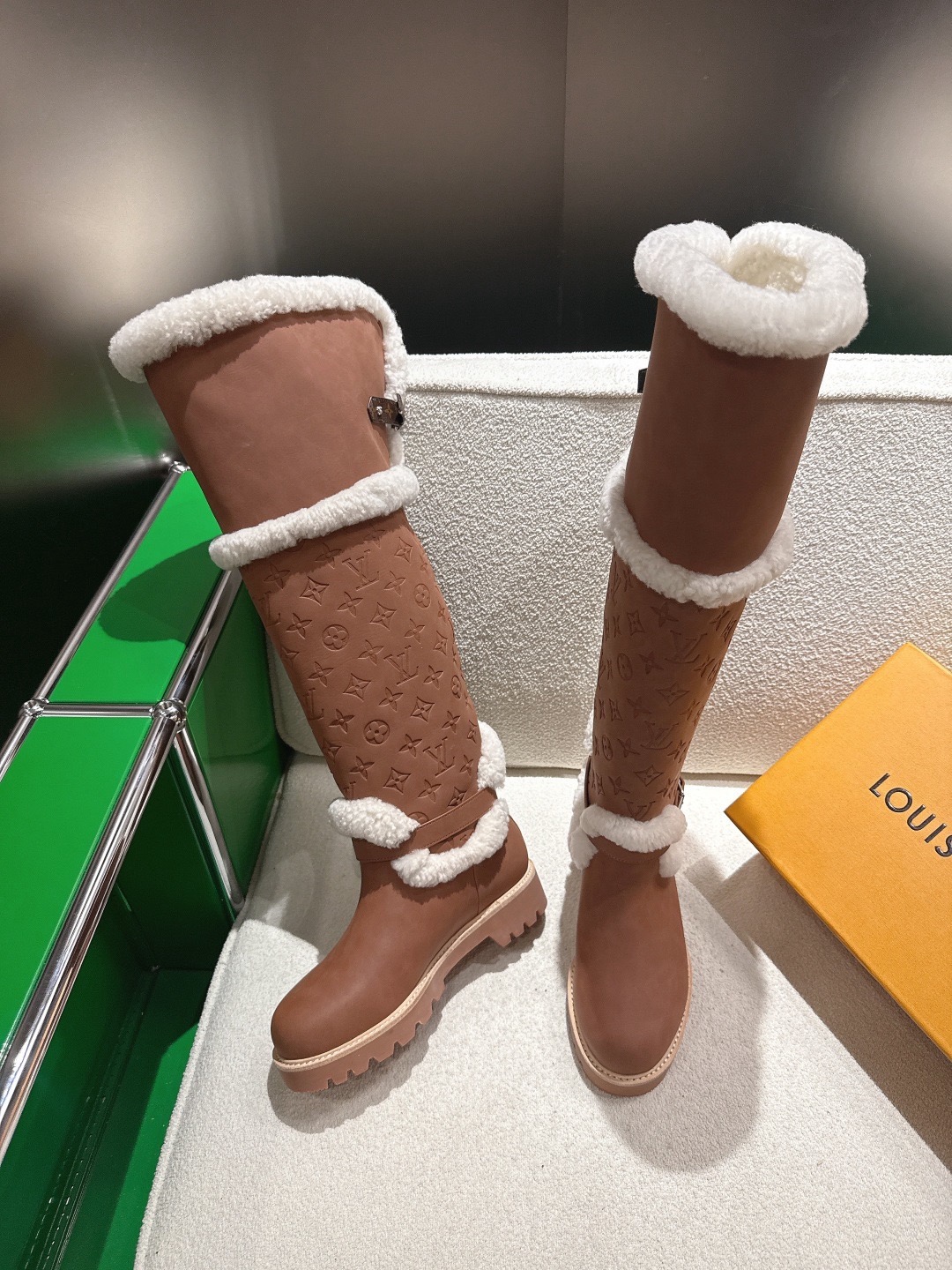 LOUIS VUITTON 루이비통 양모 롱부츠 5