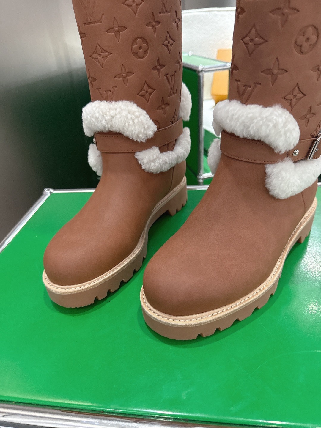 LOUIS VUITTON 루이비통 양모 롱부츠 6