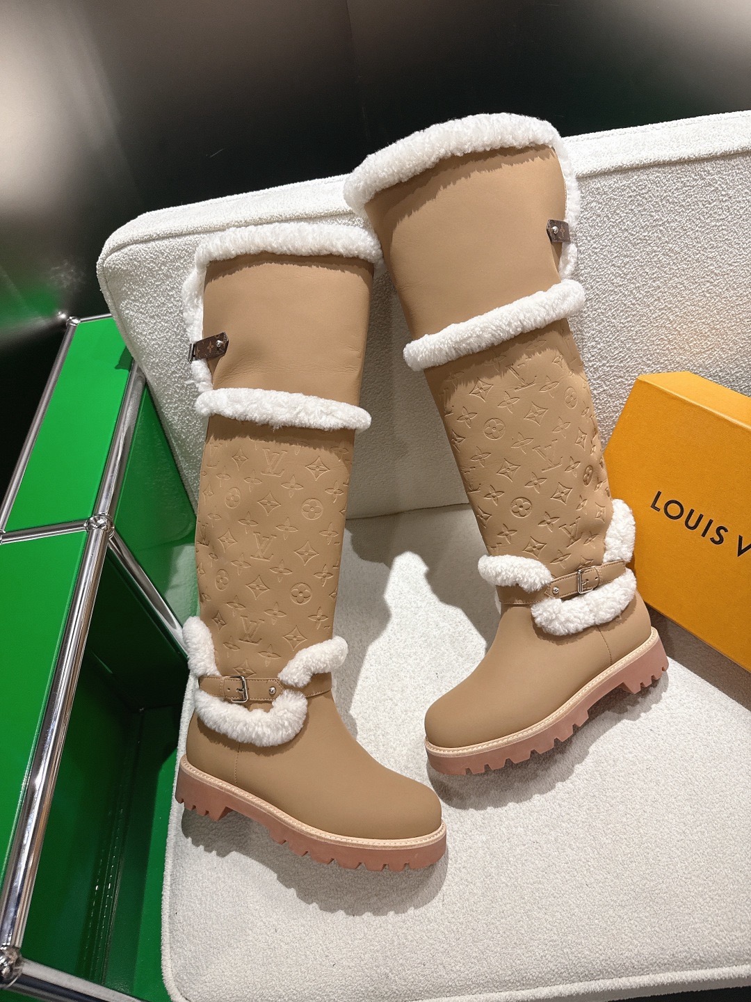 LOUIS VUITTON 루이비통 양모 롱부츠 1