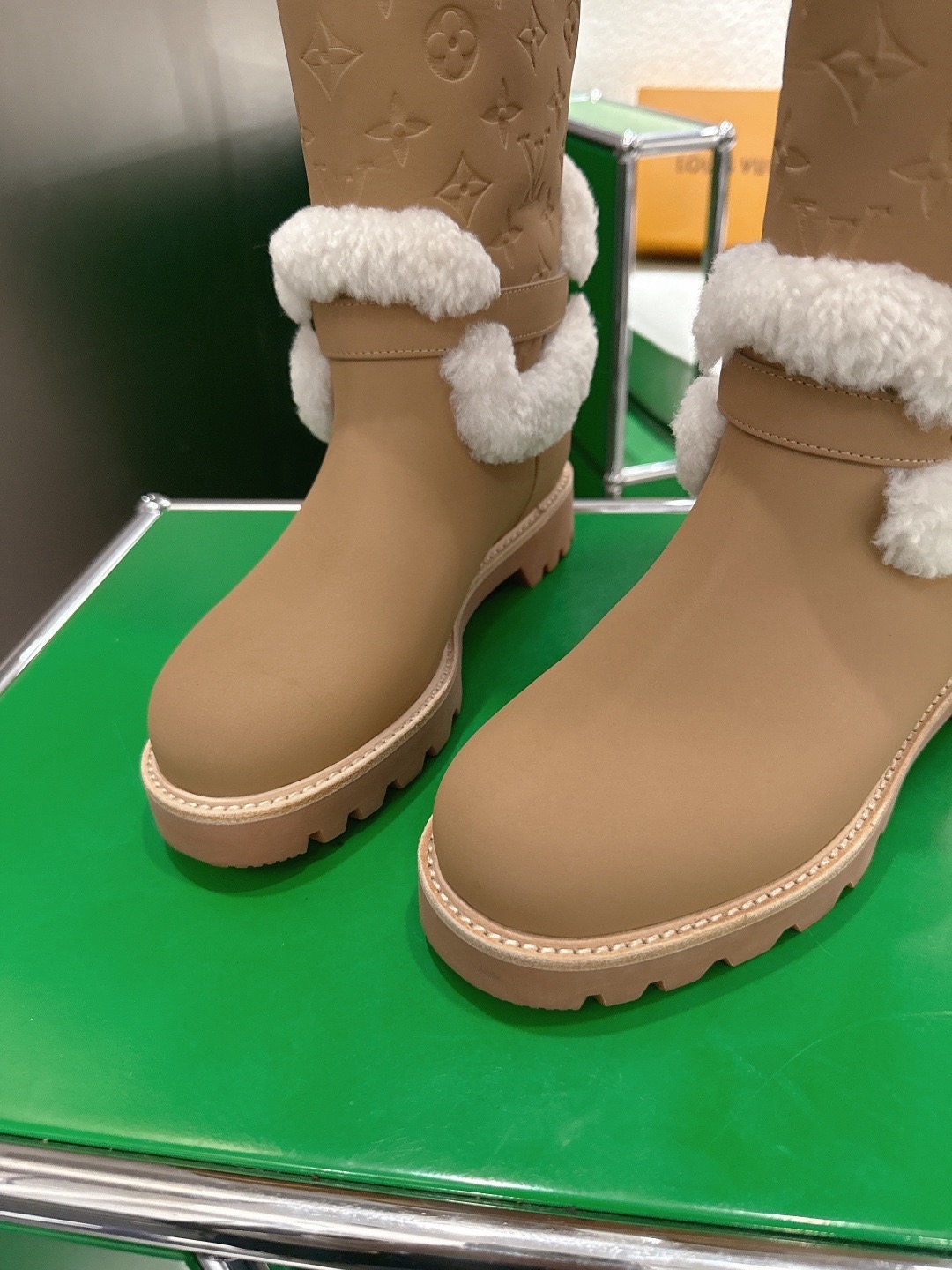 LOUIS VUITTON 루이비통 양모 롱부츠 6