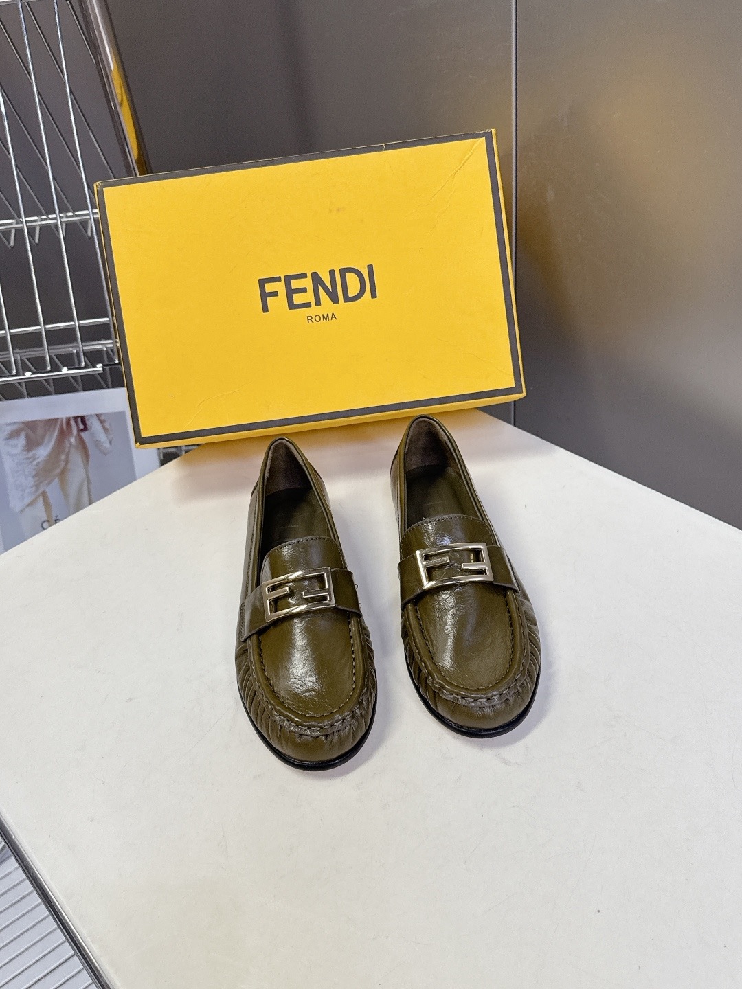 FENDI 펜디 FF 로고 로퍼 블랙 2