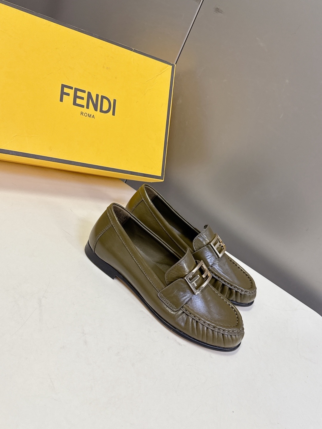 FENDI 펜디 FF 로고 로퍼 블랙 3