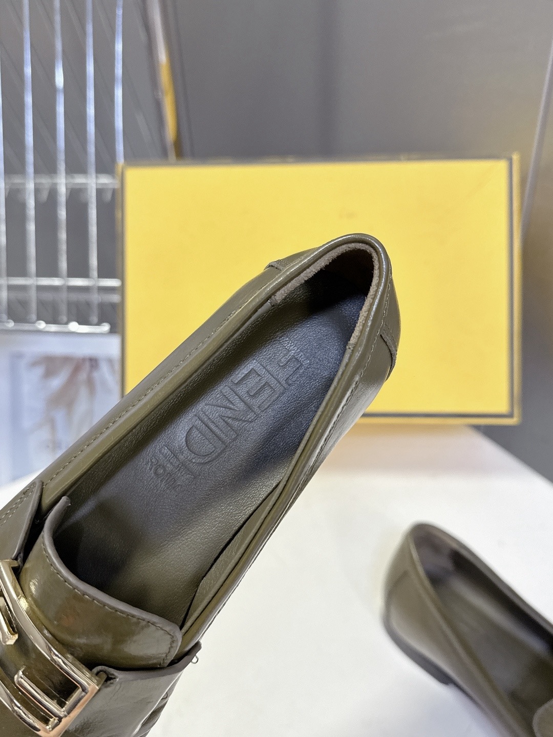 FENDI 펜디 FF 로고 로퍼 블랙 8