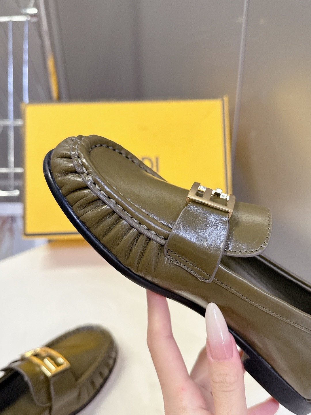 FENDI 펜디 FF 로고 로퍼 블랙 9