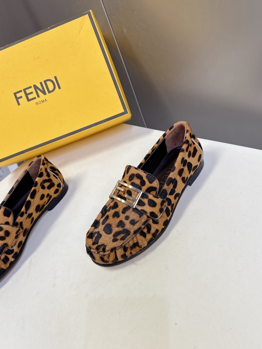FENDI 펜디 FF 로고 로퍼 블랙 4