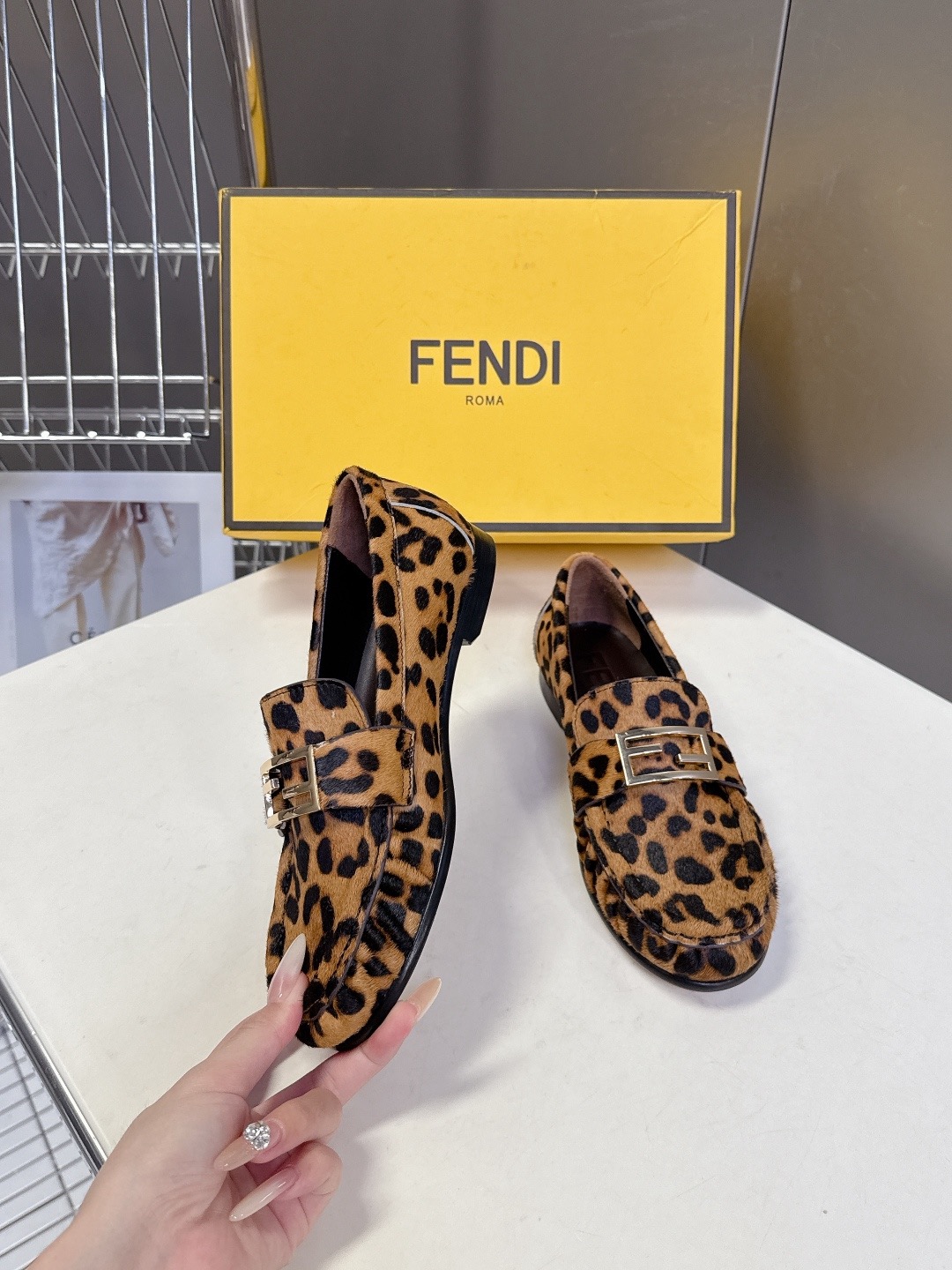 FENDI 펜디 FF 로고 로퍼 블랙 5