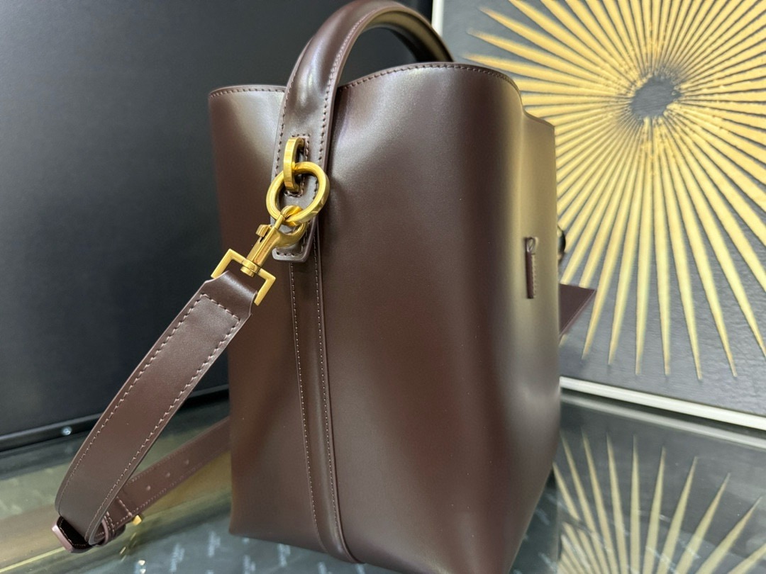 Saint Laurent 생로랑 LEO 37 미디엄  버킷백 742828 9