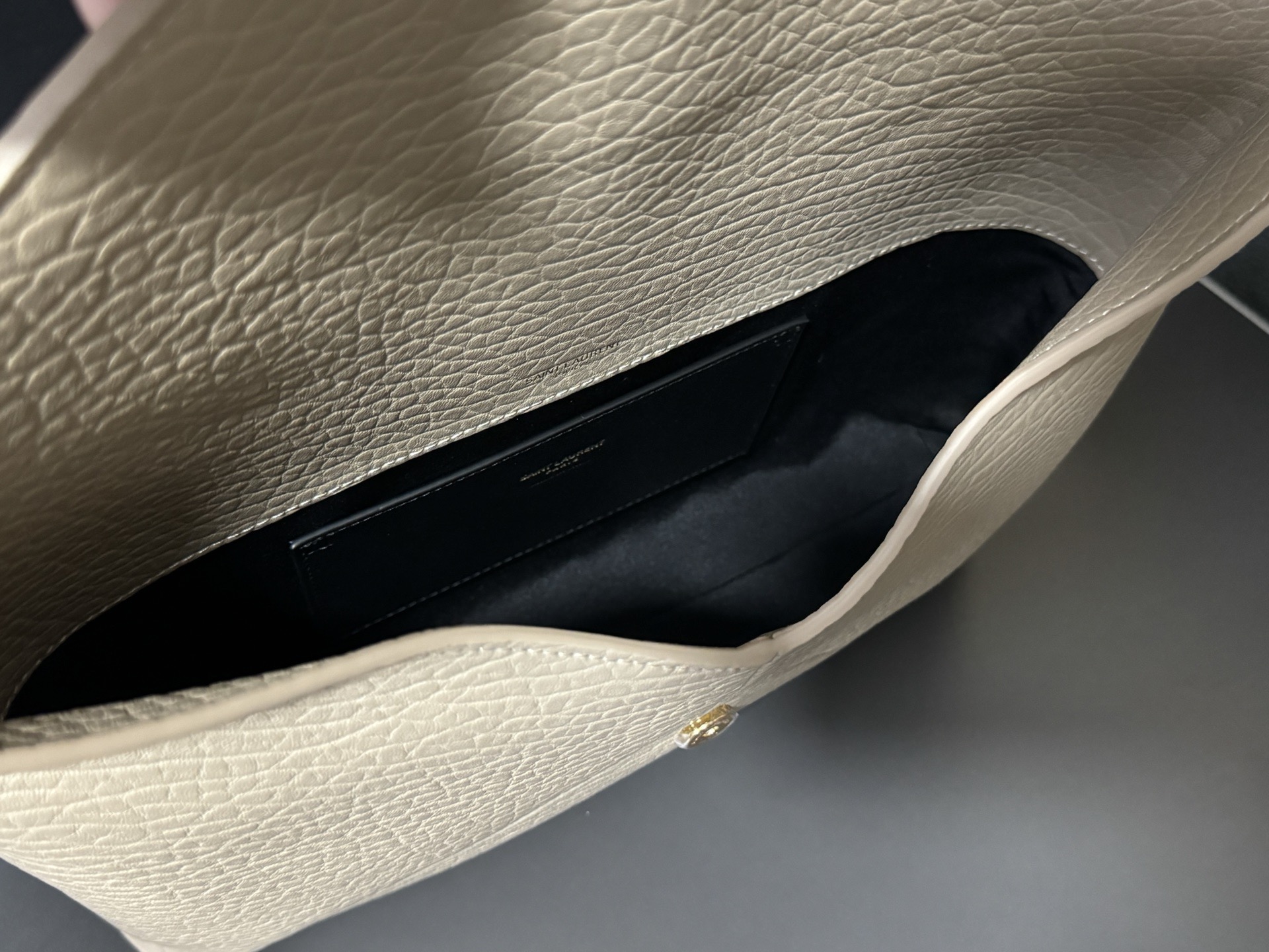 Saint Laurent Cassandre 생로랑 스웨이드 라지 엔벨로프 클러치/파우치백 6