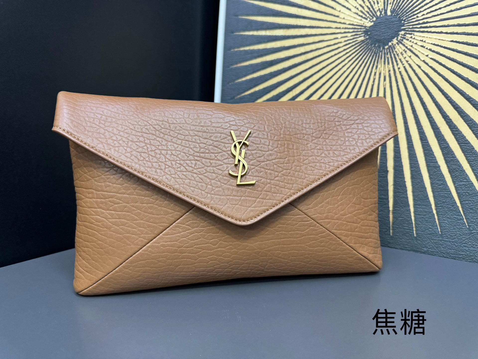 Saint Laurent Cassandre 생로랑 스웨이드 라지 엔벨로프 클러치/파우치백 1