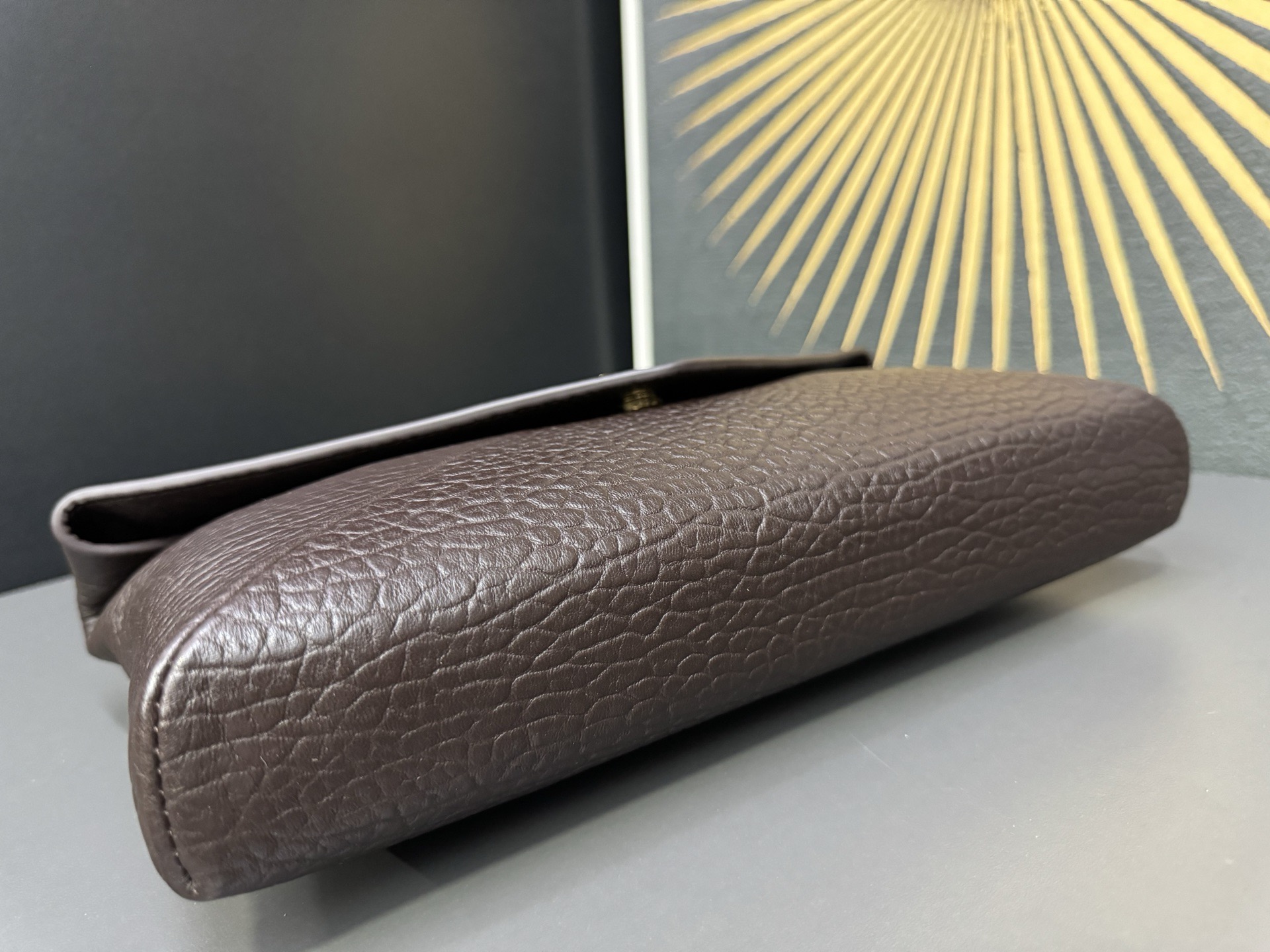 Saint Laurent Cassandre 생로랑 스웨이드 라지 엔벨로프 클러치/파우치백 3