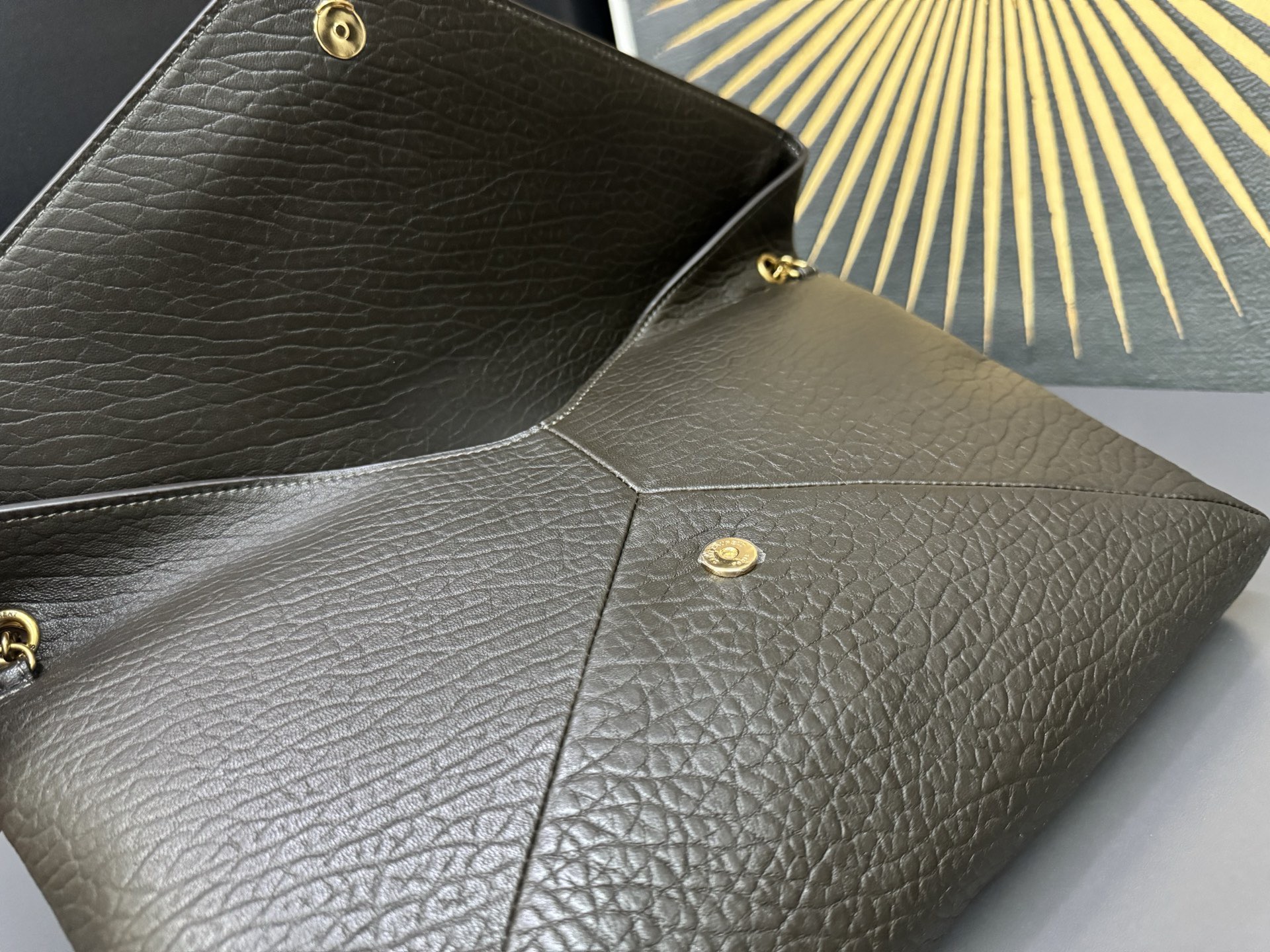 Saint Laurent Cassandra 생로랑 엑스트라 라지 엔벨로프 스타일 숄더/클러치 백 5