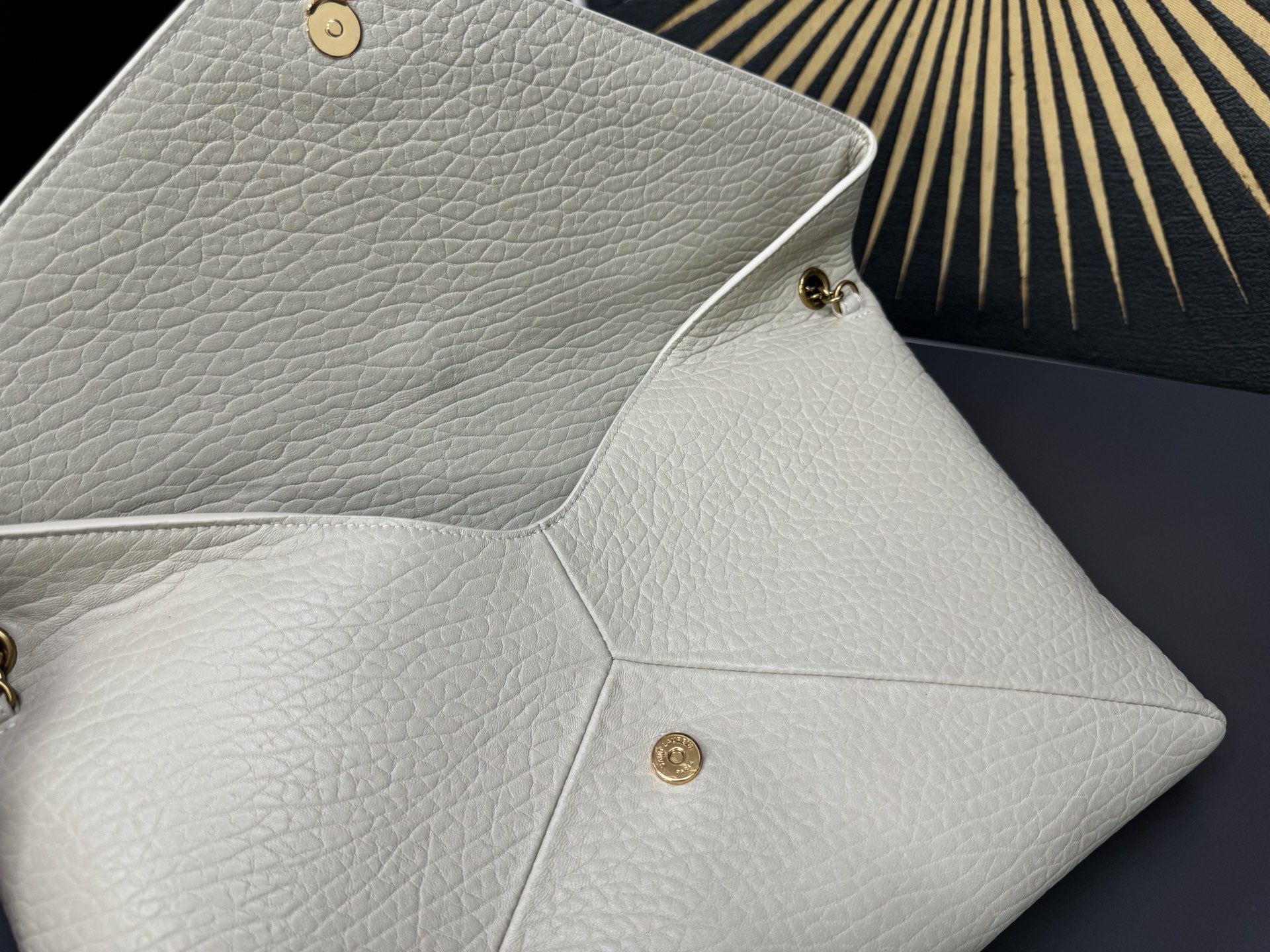 Saint Laurent Cassandra 생로랑 엑스트라 라지 엔벨로프 스타일 숄더/클러치 백 6