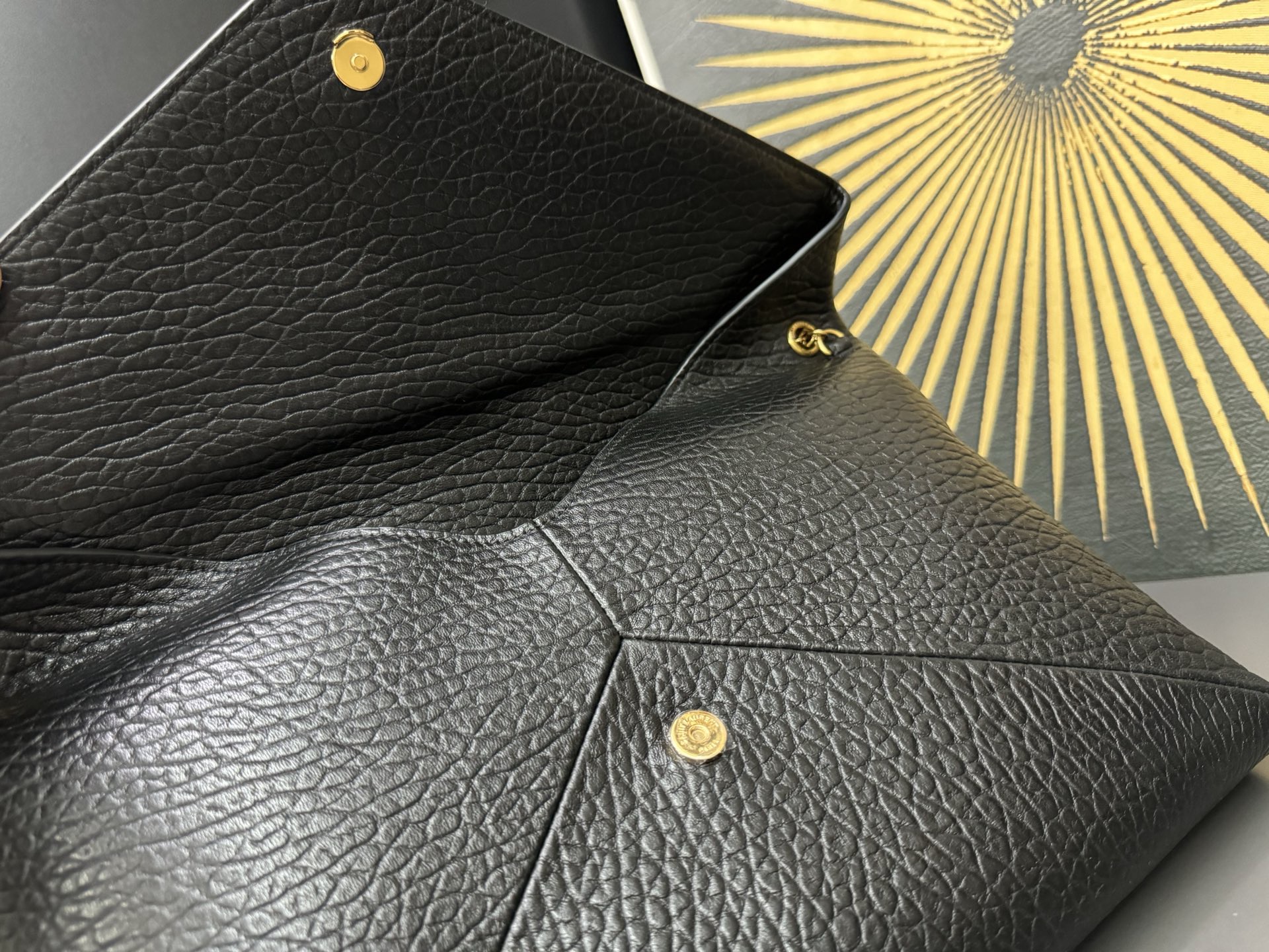 Saint Laurent Cassandra 생로랑 엑스트라 라지 엔벨로프 스타일 숄더/클러치 백 6