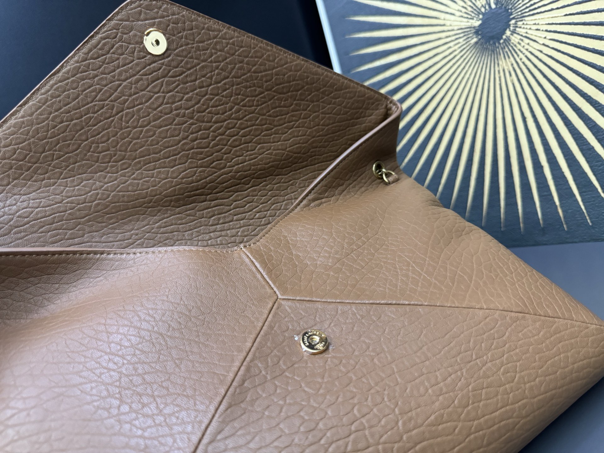 Saint Laurent Cassandra 생로랑 엑스트라 라지 엔벨로프 스타일 숄더/클러치 백 9