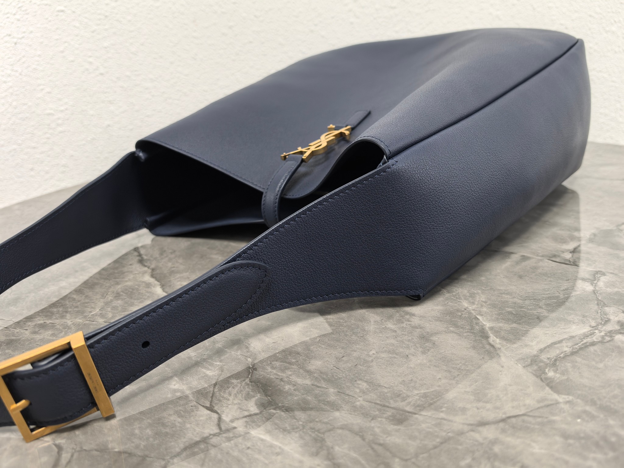 Saint Laurent Le 5 À 7 Supple Large 생로랑 LE5A7 라지 사이즈 숄더/토트백 4