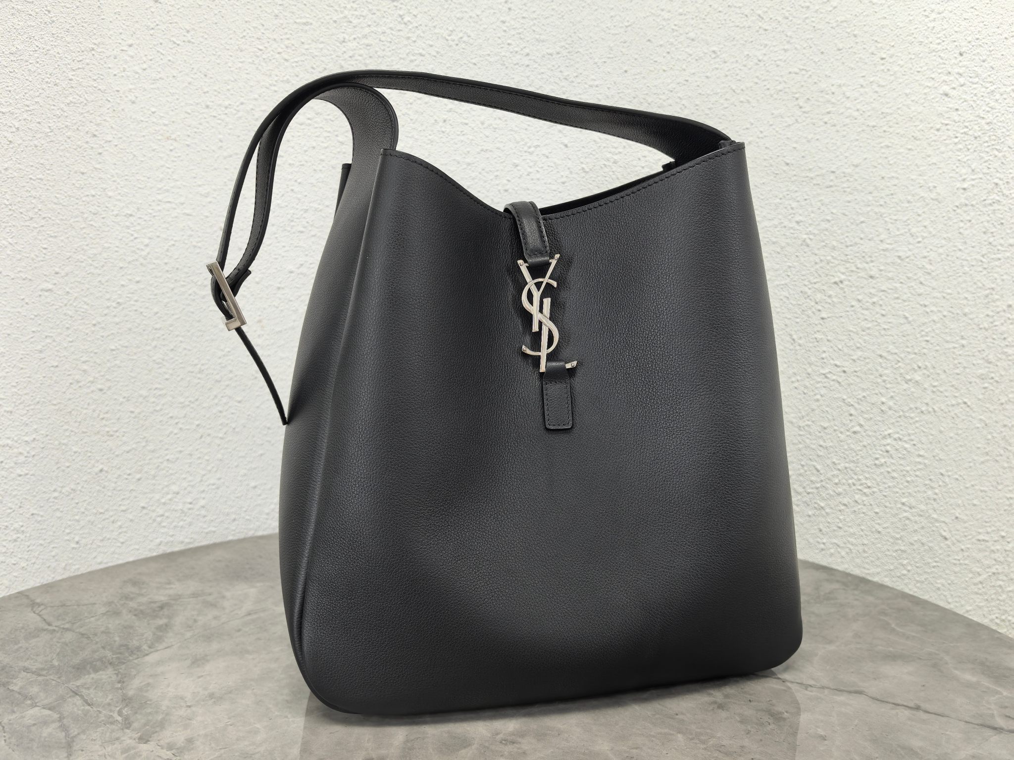 Saint Laurent Le 5 À 7 Supple Large 생로랑 LE5A7 라지 사이즈 숄더/토트백 1