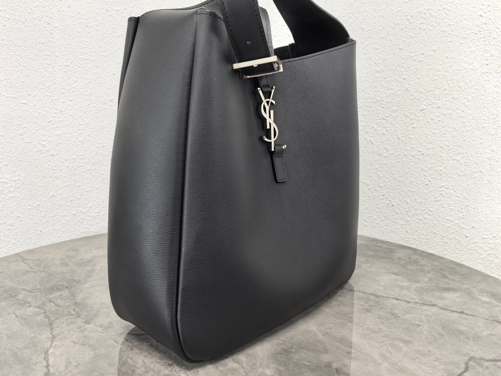 Saint Laurent Le 5 À 7 Supple Large 생로랑 LE5A7 라지 사이즈 숄더/토트백 2