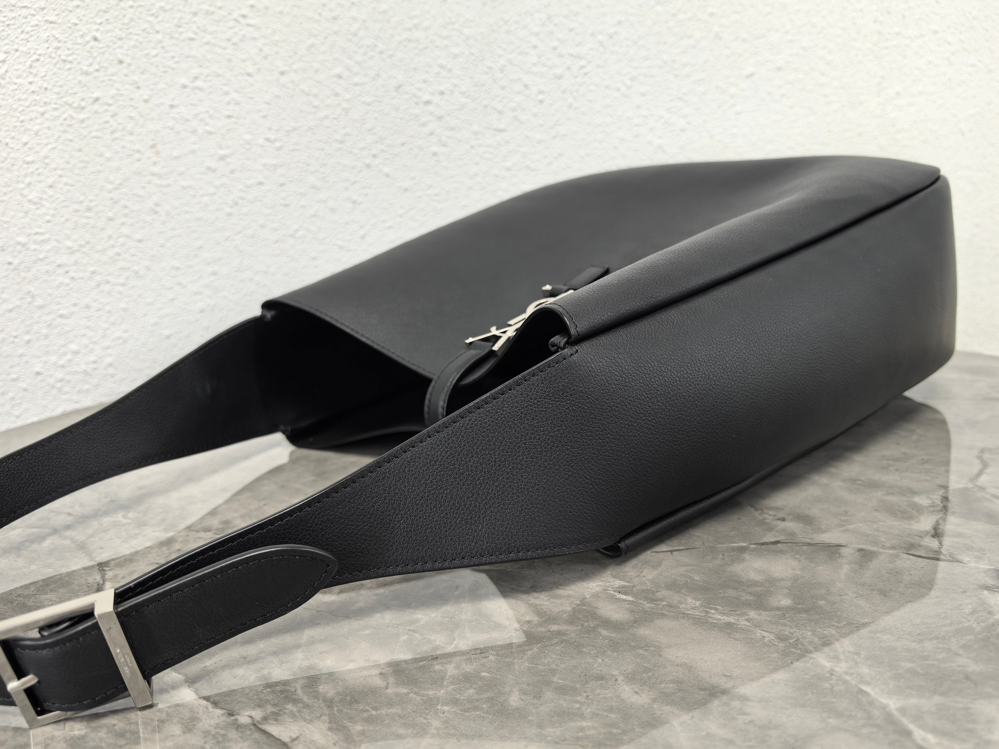 Saint Laurent Le 5 À 7 Supple Large 생로랑 LE5A7 라지 사이즈 숄더/토트백 4