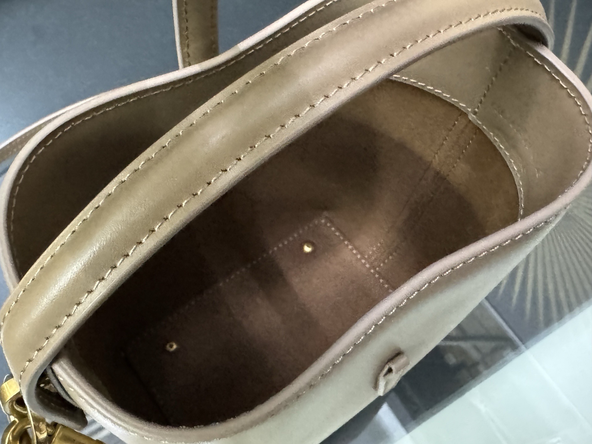 Saint Laurent LE 37 Mini Bucket 생로랑 LEO 37 미니 버킷백 6