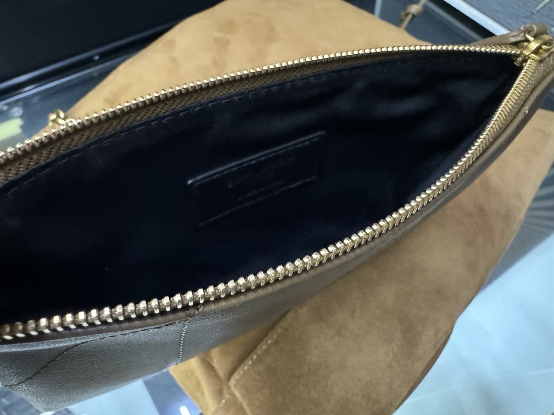 Saint Laurent 생로랑 제이미 4.3 라지 포숑 스웨이드 버킷백 833948 6