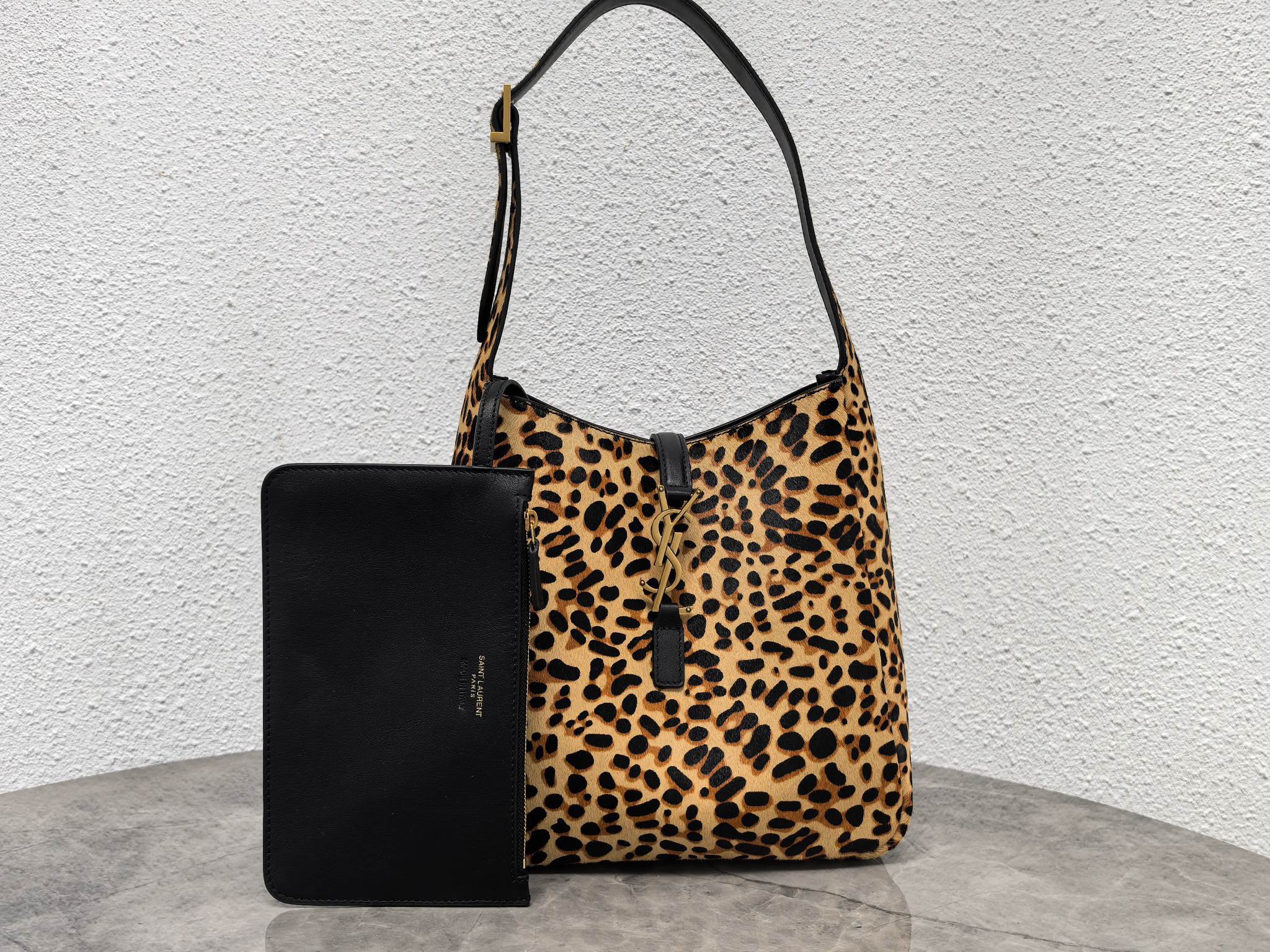 SAINT LAURENT 생로랑 르 5아7 레오파드 헤어카프 호보백 713938 1