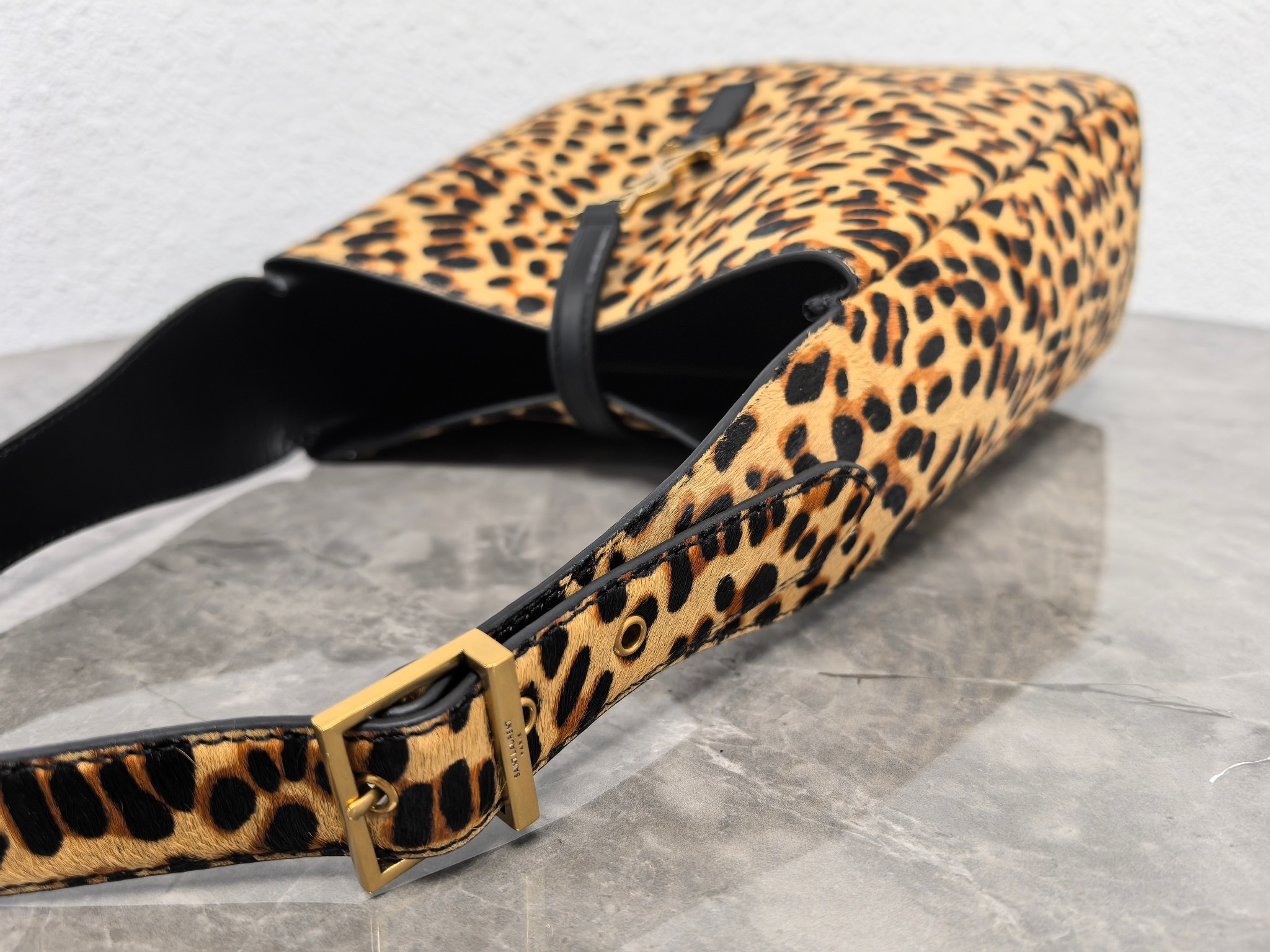 SAINT LAURENT 생로랑 르 5아7 레오파드 헤어카프 호보백 713938 4