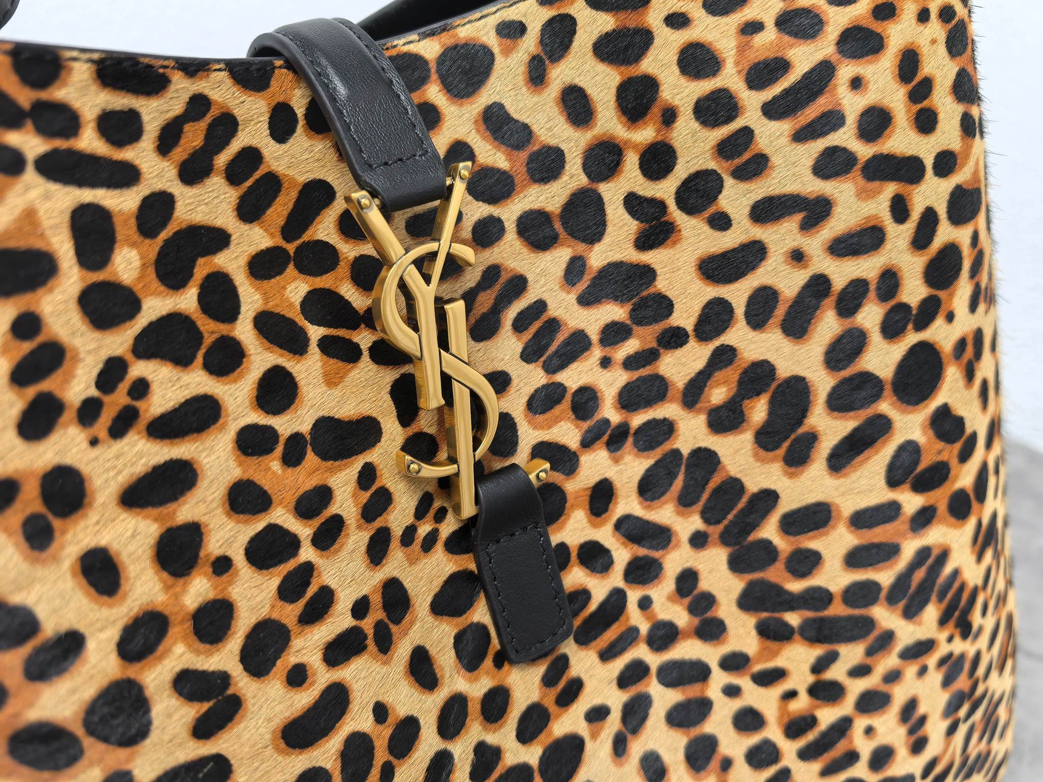 Saint Laurent 생로랑 르 5아7 라지 레오파드 헤어카프 호보백 4