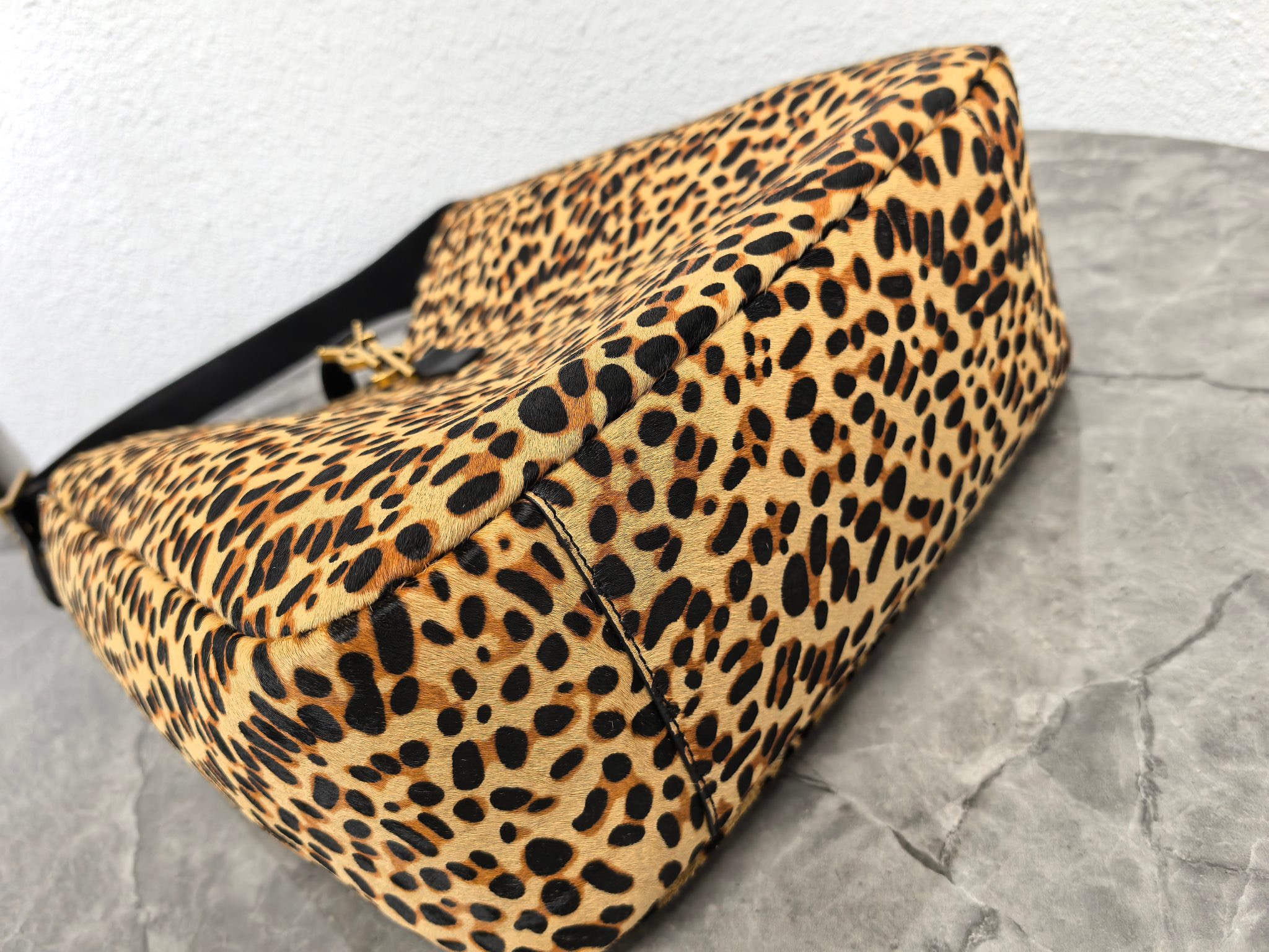 Saint Laurent 생로랑 르 5아7 라지 레오파드 헤어카프 호보백 5