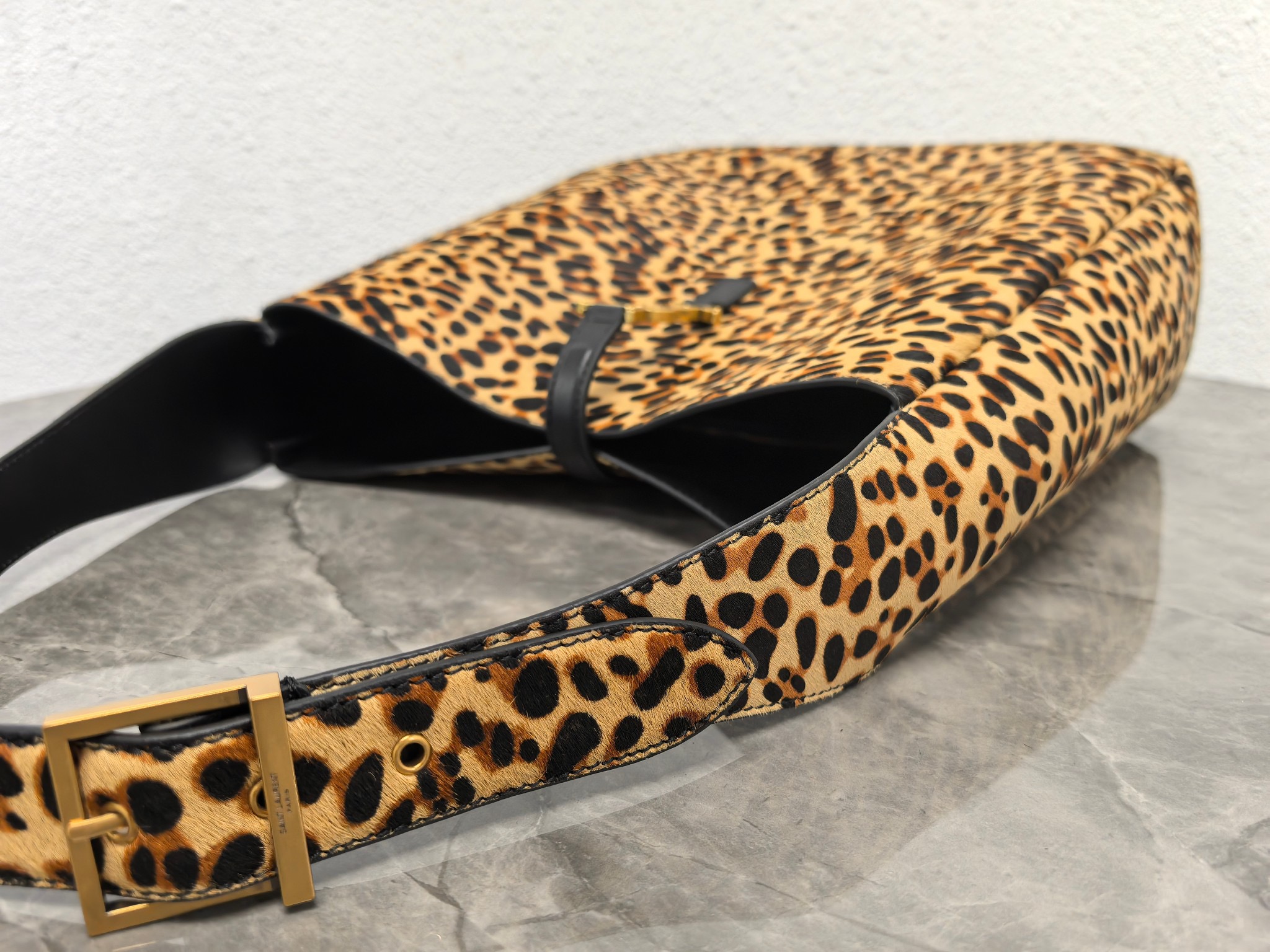 Saint Laurent 생로랑 르 5아7 라지 레오파드 헤어카프 호보백 6