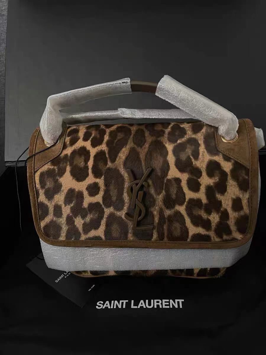 SAINT LAURENT 생로랑 니키 미디엄 레오파드 헤어카프 체인백 1