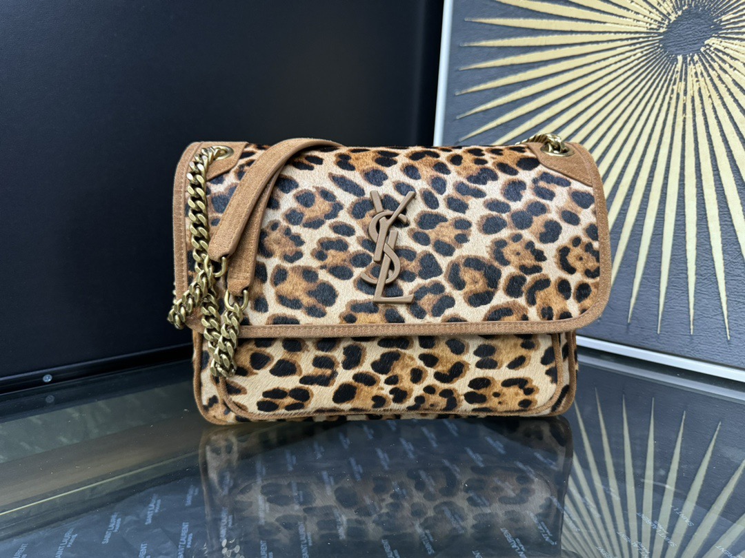 SAINT LAURENT 생로랑 니키 라지 레오파드 헤어카프 체인백 633151 1