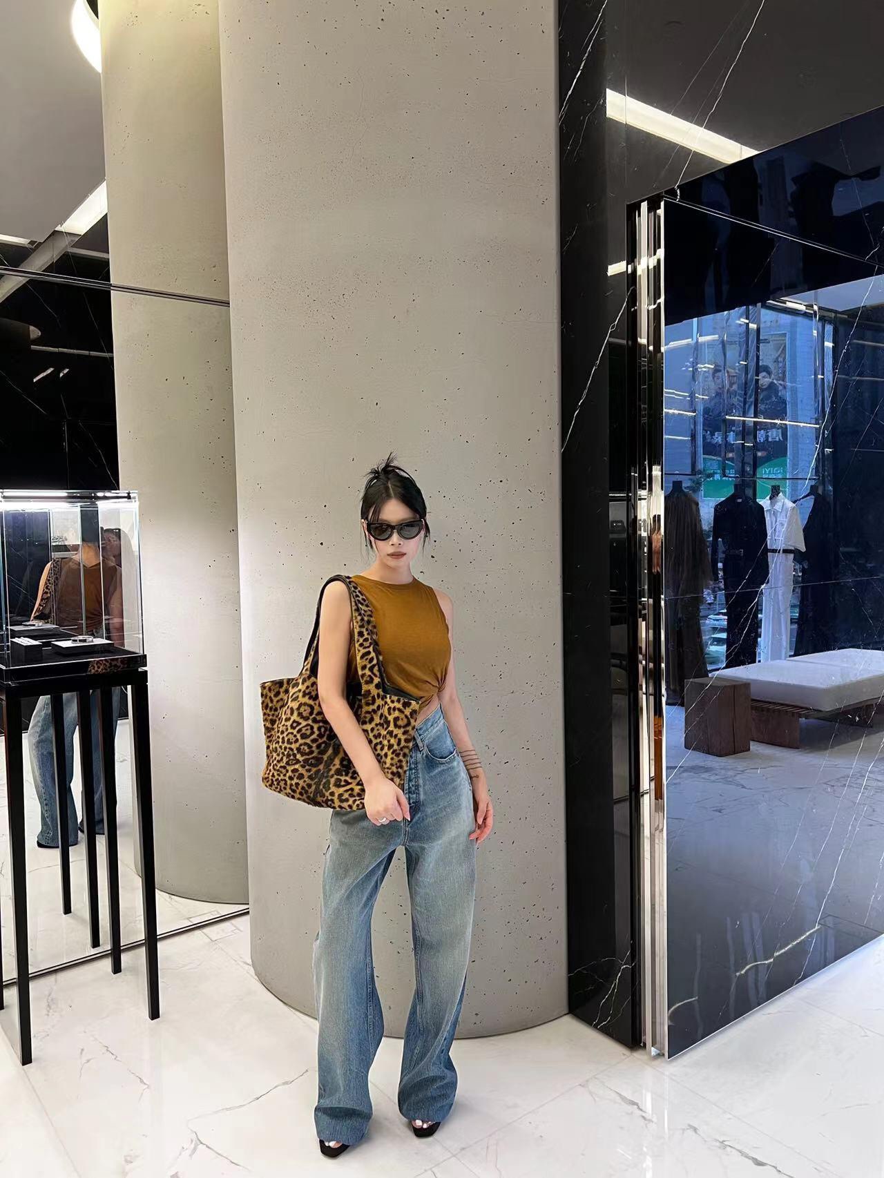 SAINT LAURENT 생로랑 베아 레오파드 헤어카프 쇼핑 토트 호보백 763435 1