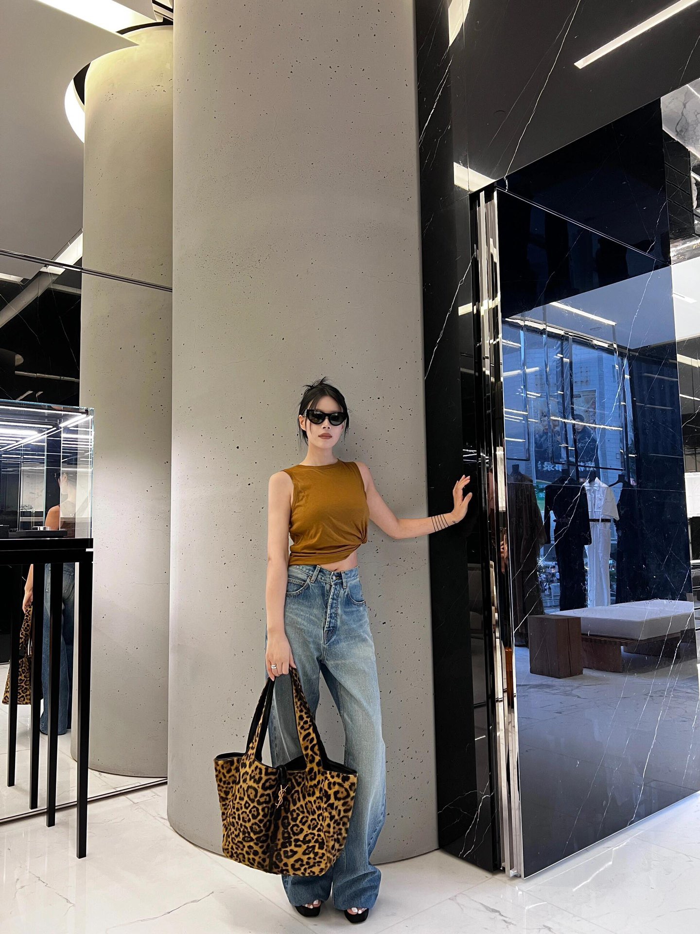 SAINT LAURENT 생로랑 베아 레오파드 헤어카프 쇼핑 토트 호보백 763435 3