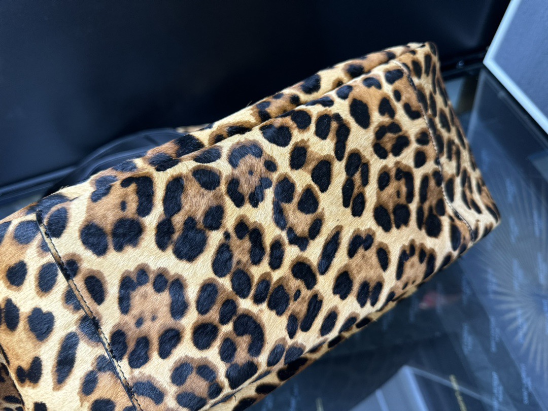 SAINT LAURENT 생로랑 베아 레오파드 헤어카프 쇼핑 토트 호보백 763435 19