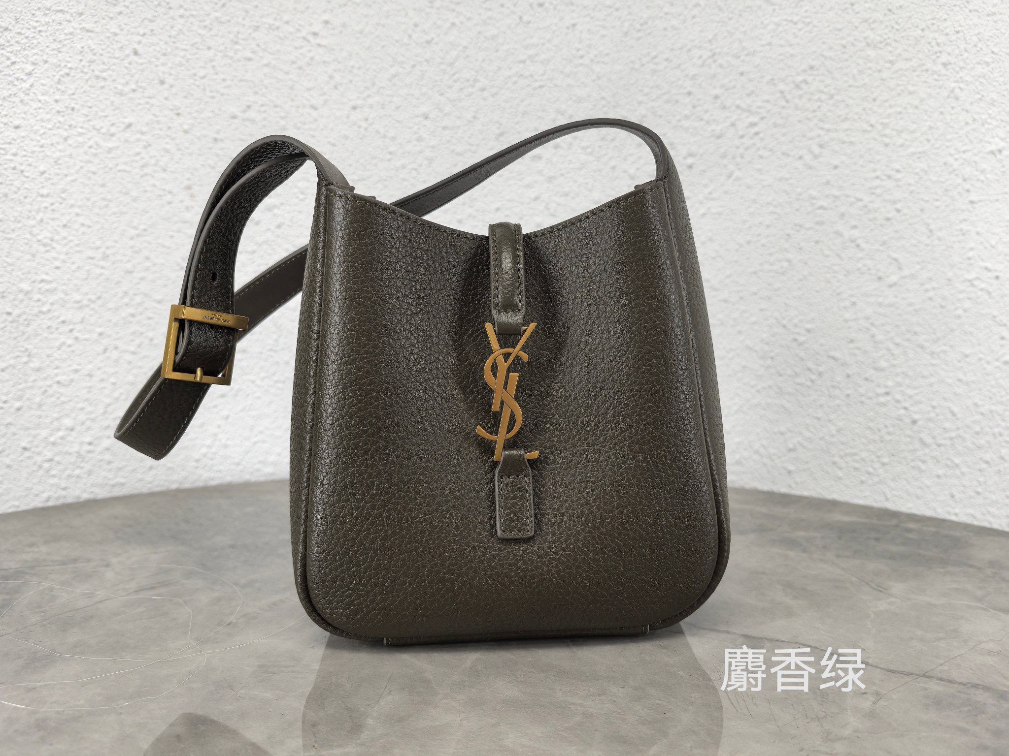 Saint Laurent 생로랑 르 5아7 미니 소프트 그레인 레더 호보백 1