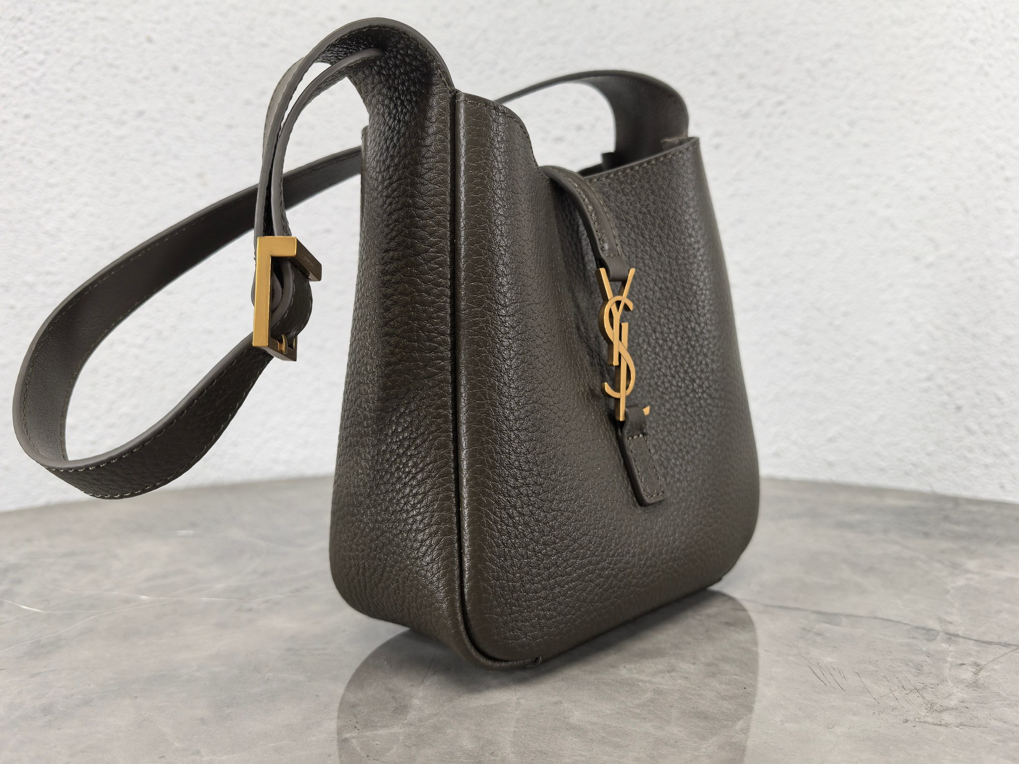 Saint Laurent 생로랑 르 5아7 미니 소프트 그레인 레더 호보백 2