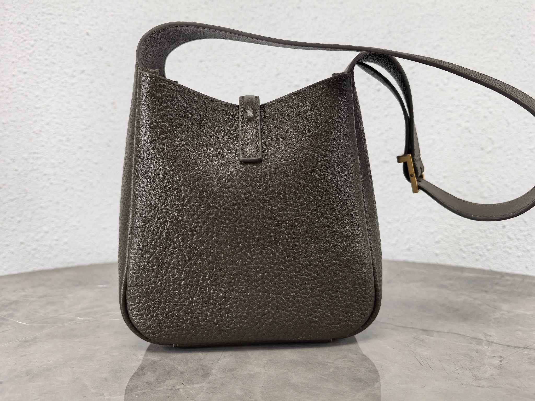 Saint Laurent 생로랑 르 5아7 미니 소프트 그레인 레더 호보백 3