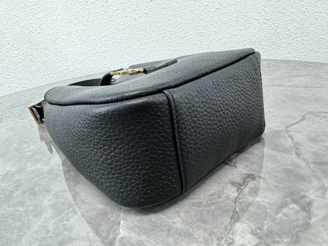 Saint Laurent 생로랑 르 5아7 미니 소프트 그레인 레더 호보백 6