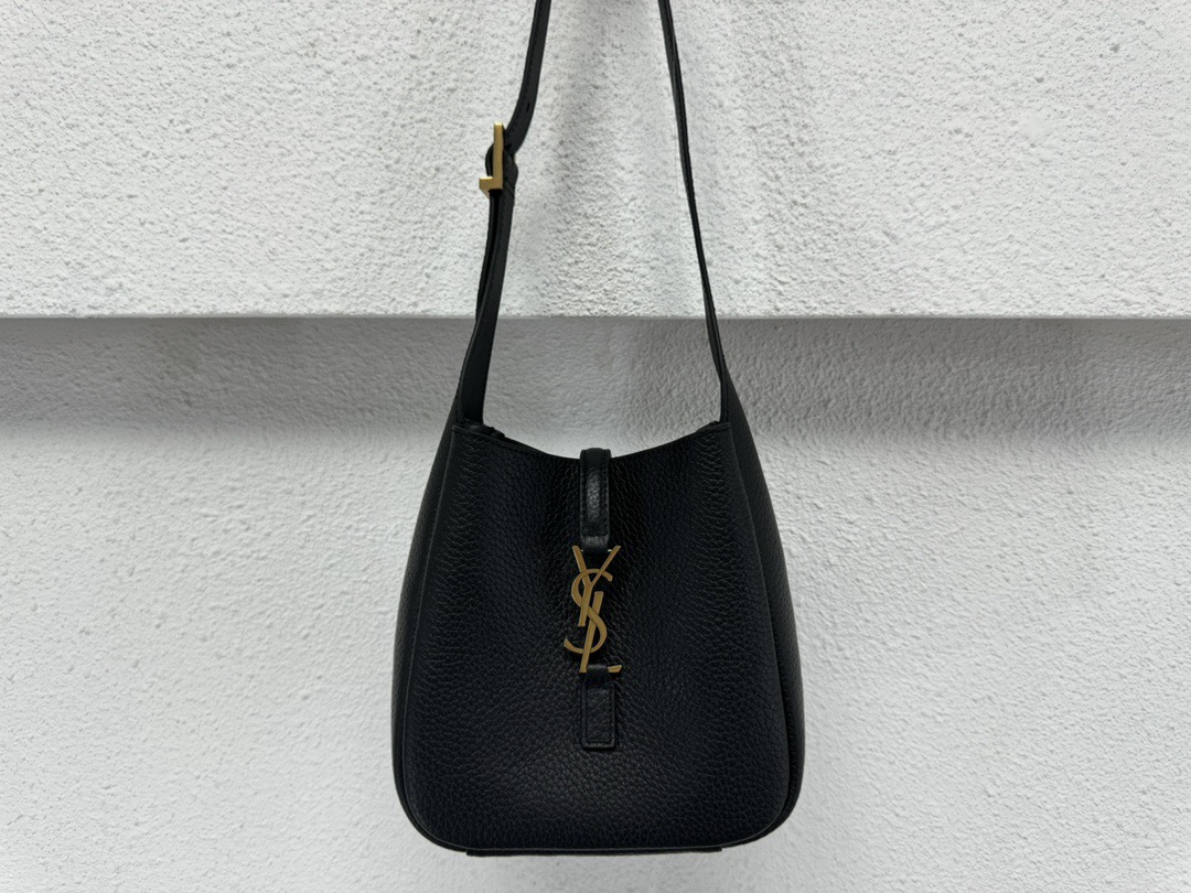 Saint Laurent 생로랑 르 5아7 미니 소프트 그레인 레더 호보백 9