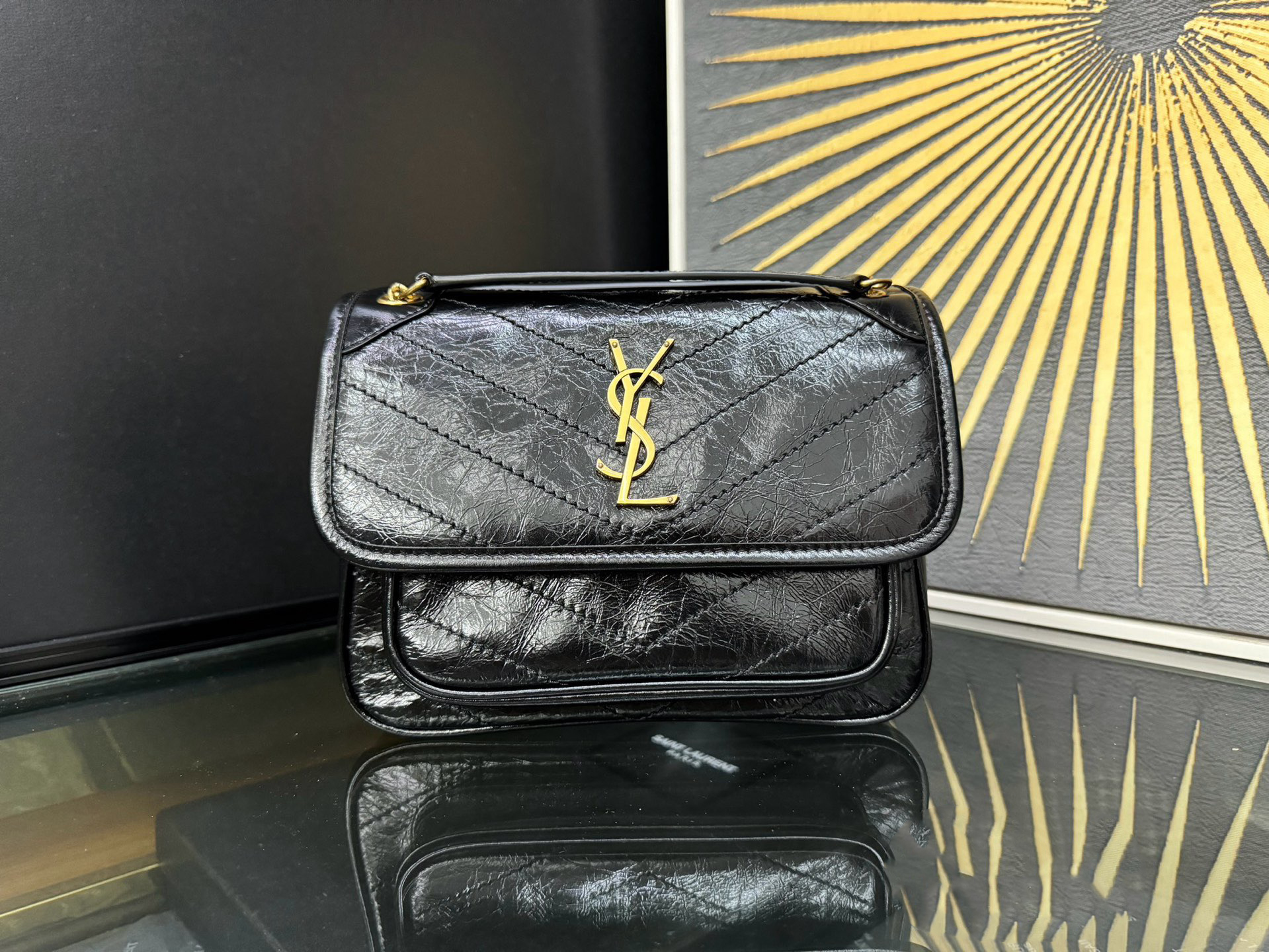 SAINT LAURENT 생로랑 니키 미디엄 크링클 빈티지 레더 숄더백 9