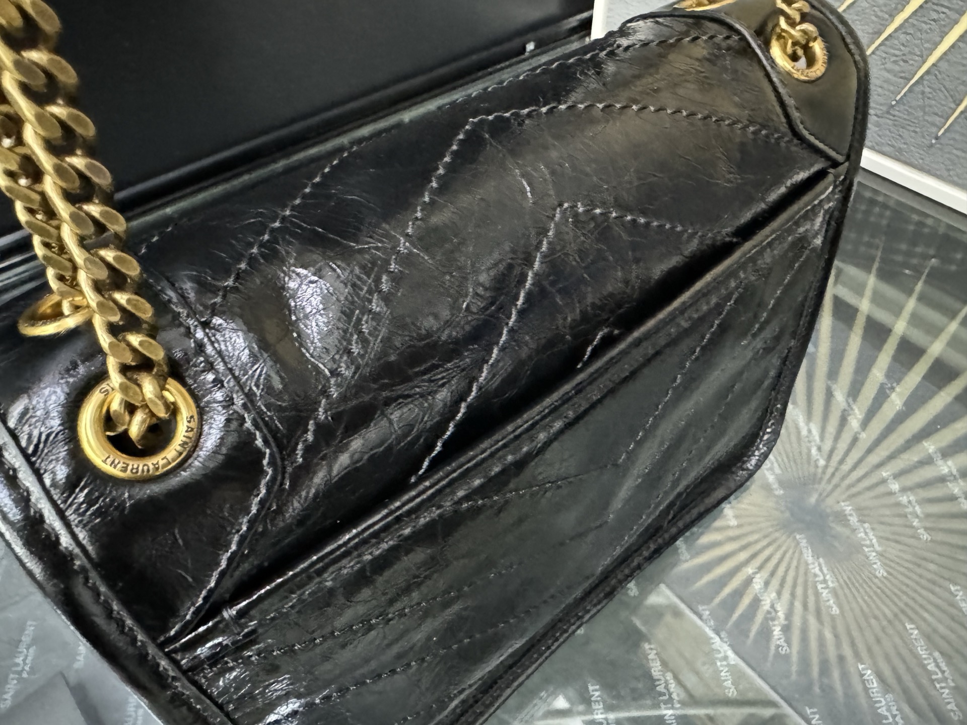 SAINT LAURENT 생로랑 니키 미디엄 크링클 빈티지 레더 숄더백 12