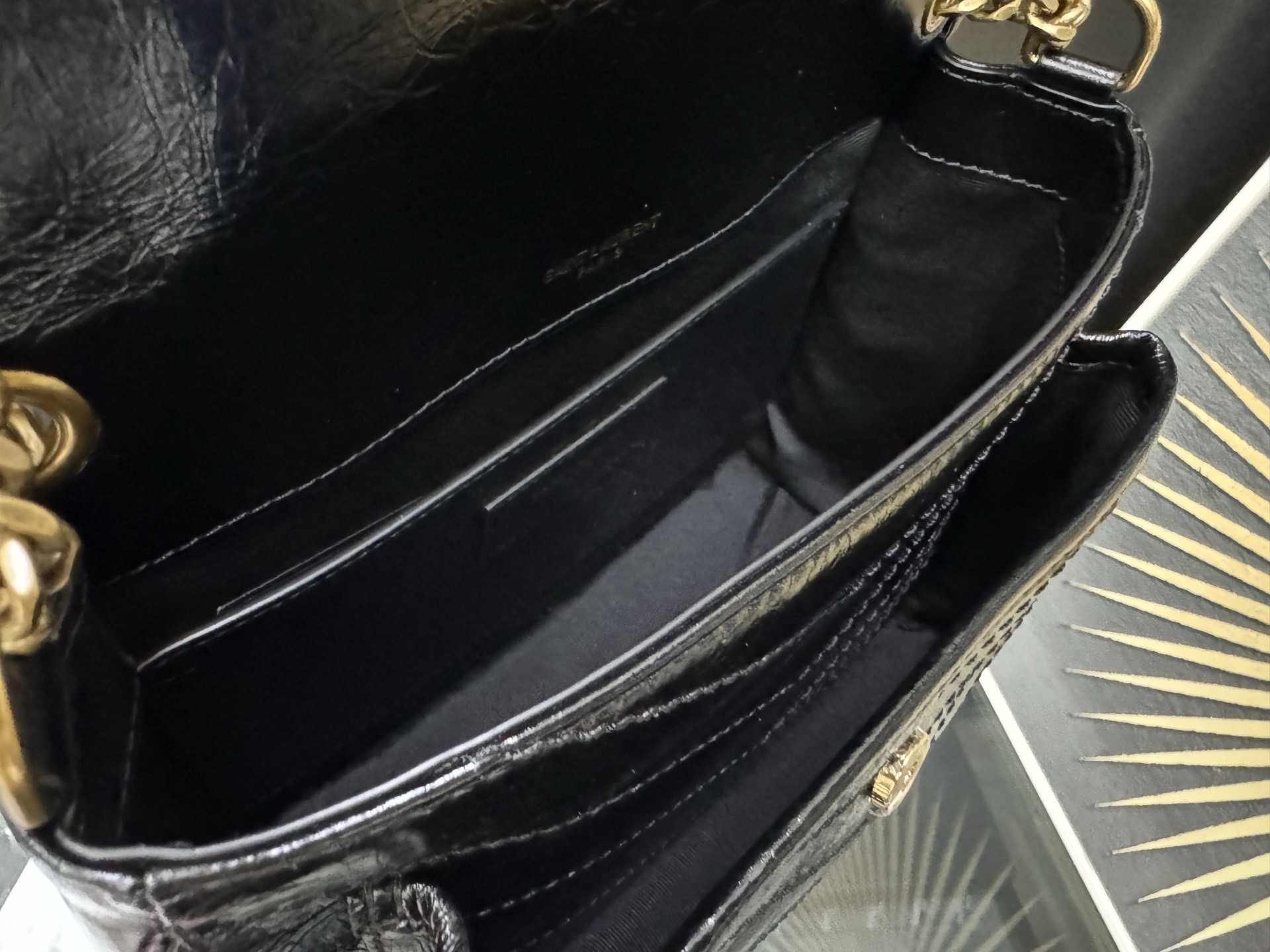 SAINT LAURENT 생로랑 니키 미디엄 크링클 빈티지 레더 숄더백 15