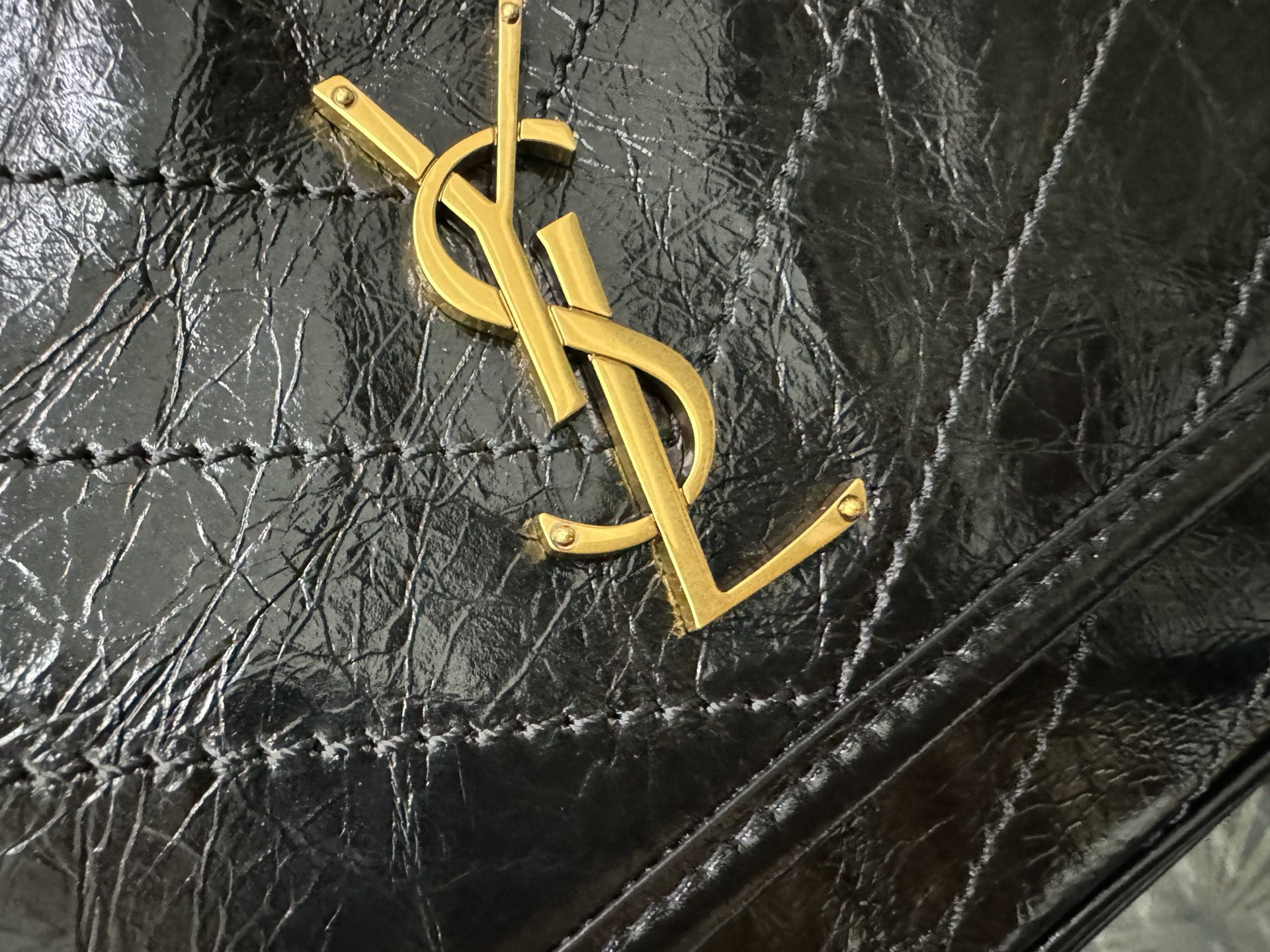 SAINT LAURENT 생로랑 니키 미디엄 크링클 빈티지 레더 숄더백 16