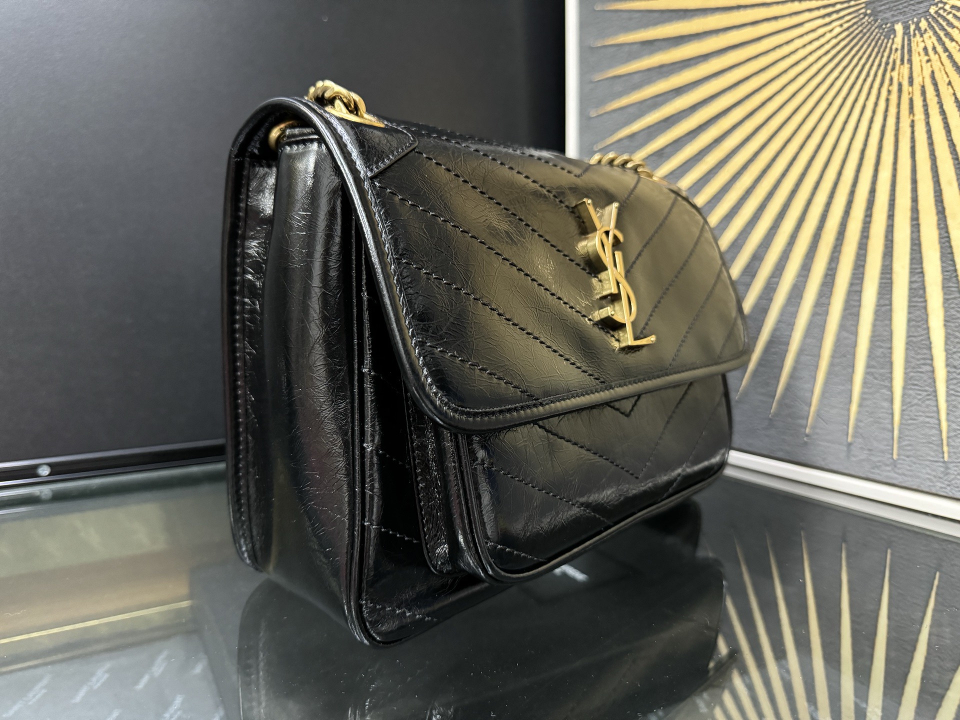 Saint Laurent 생로랑 니키 라지 크링클 빈티지 레더 숄더백 633158 2