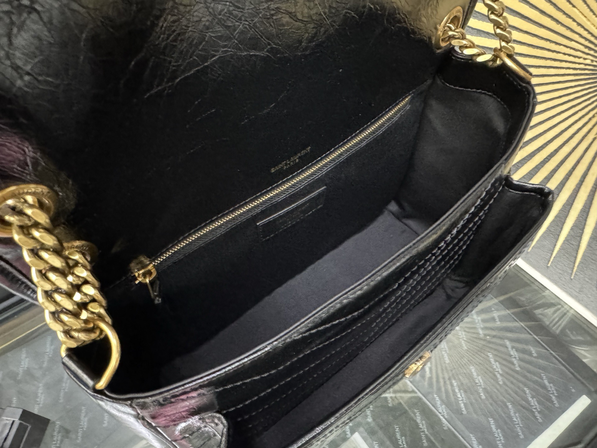 Saint Laurent 생로랑 니키 라지 크링클 빈티지 레더 숄더백 633158 6