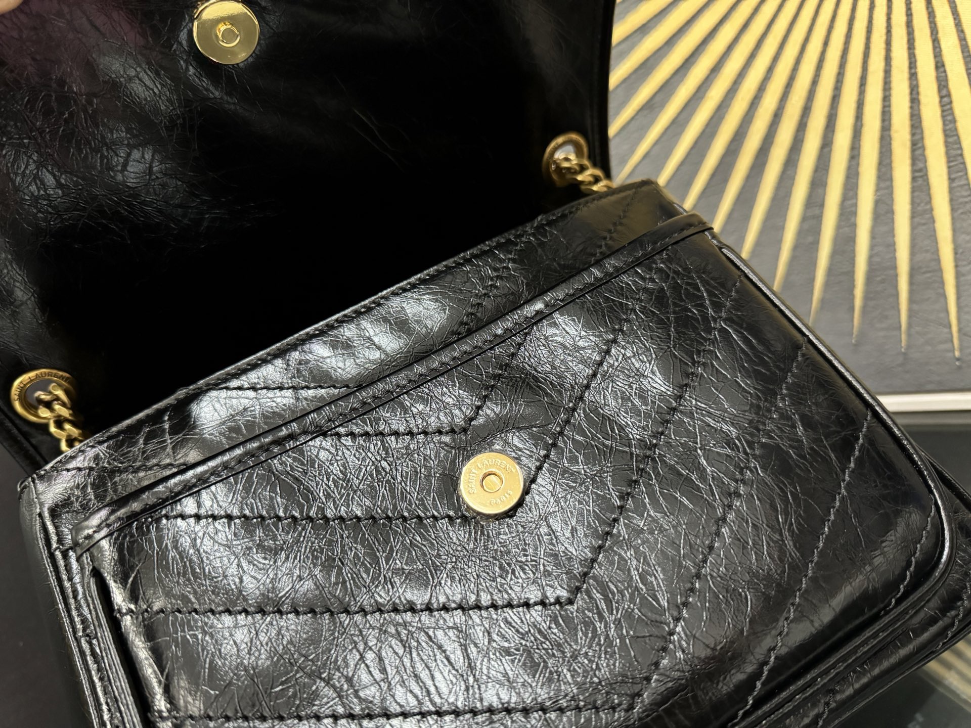 Saint Laurent 생로랑 니키 라지 크링클 빈티지 레더 숄더백 633158 7