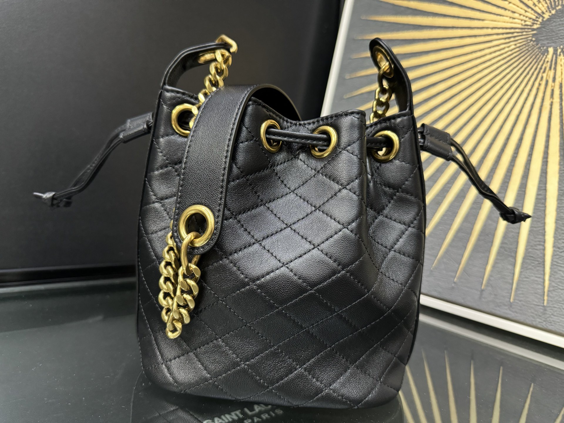 Saint Laurent Le CASSANDRE 생로랑 르 까산드르 램스킨 버킷백 840886 9