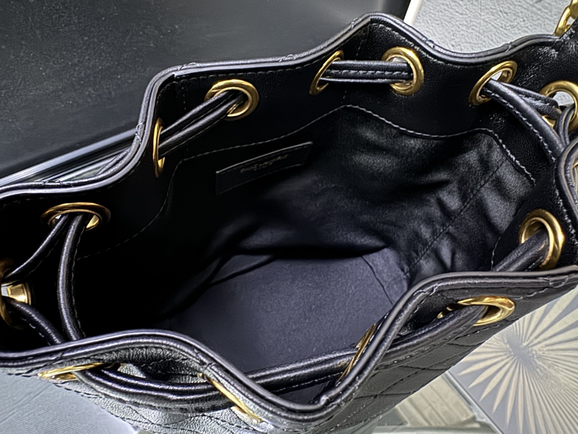 Saint Laurent Le CASSANDRE 생로랑 르 까산드르 램스킨 버킷백 840886 12