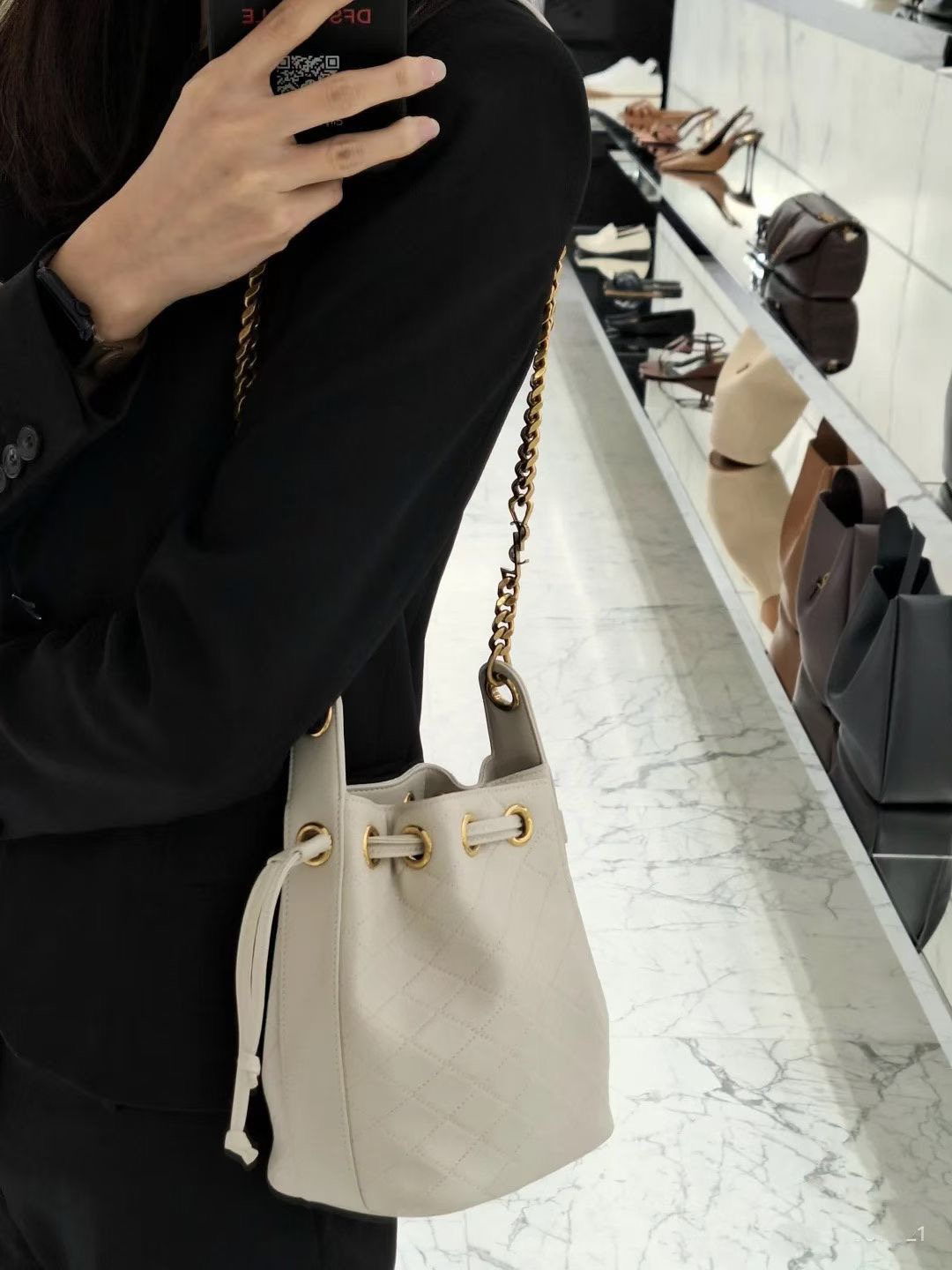 Saint Laurent Le CASSANDRE 생로랑 르 까산드르 램스킨 버킷백 840886 2