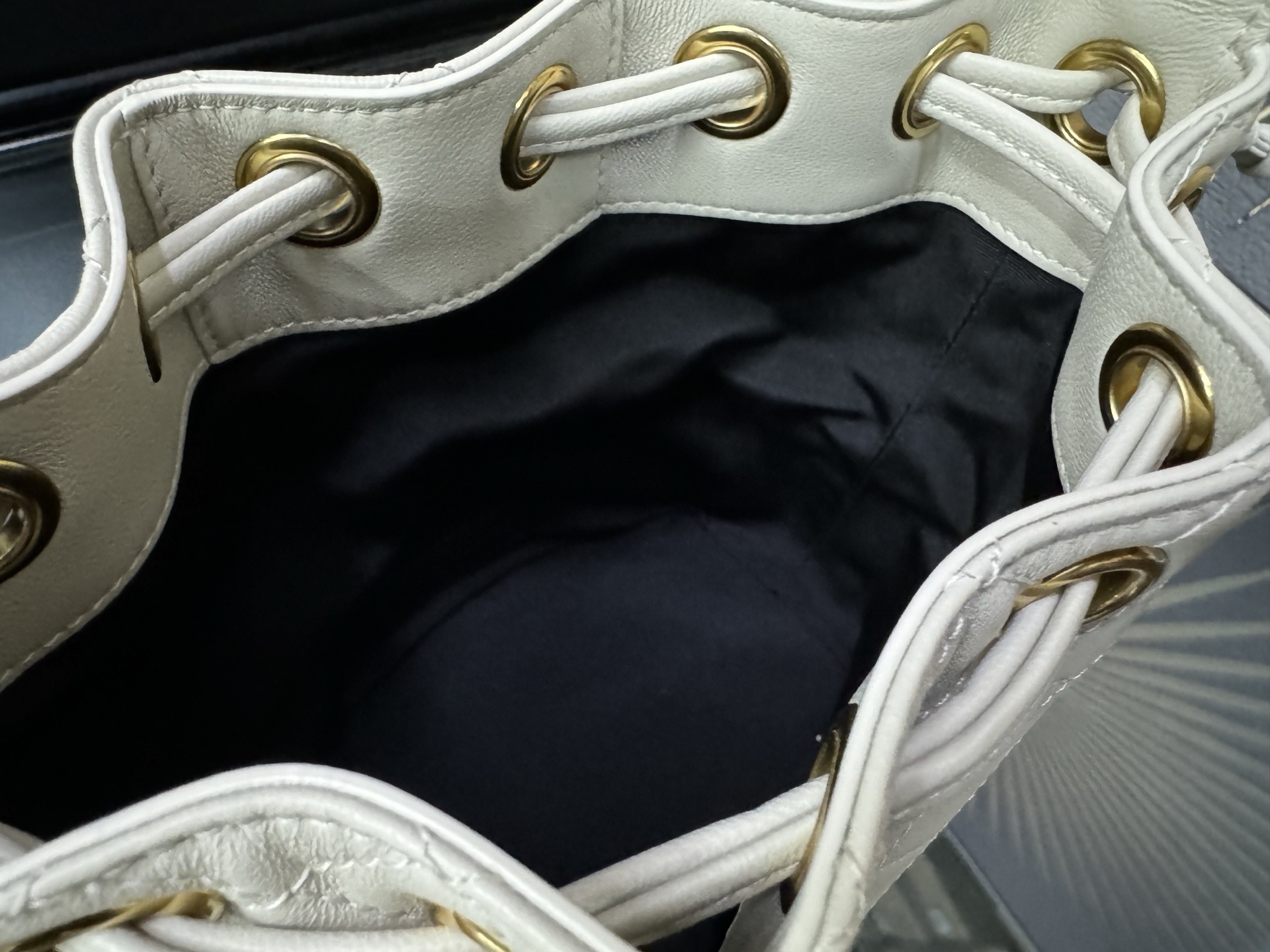 Saint Laurent Le CASSANDRE 생로랑 르 까산드르 램스킨 버킷백 840886 11